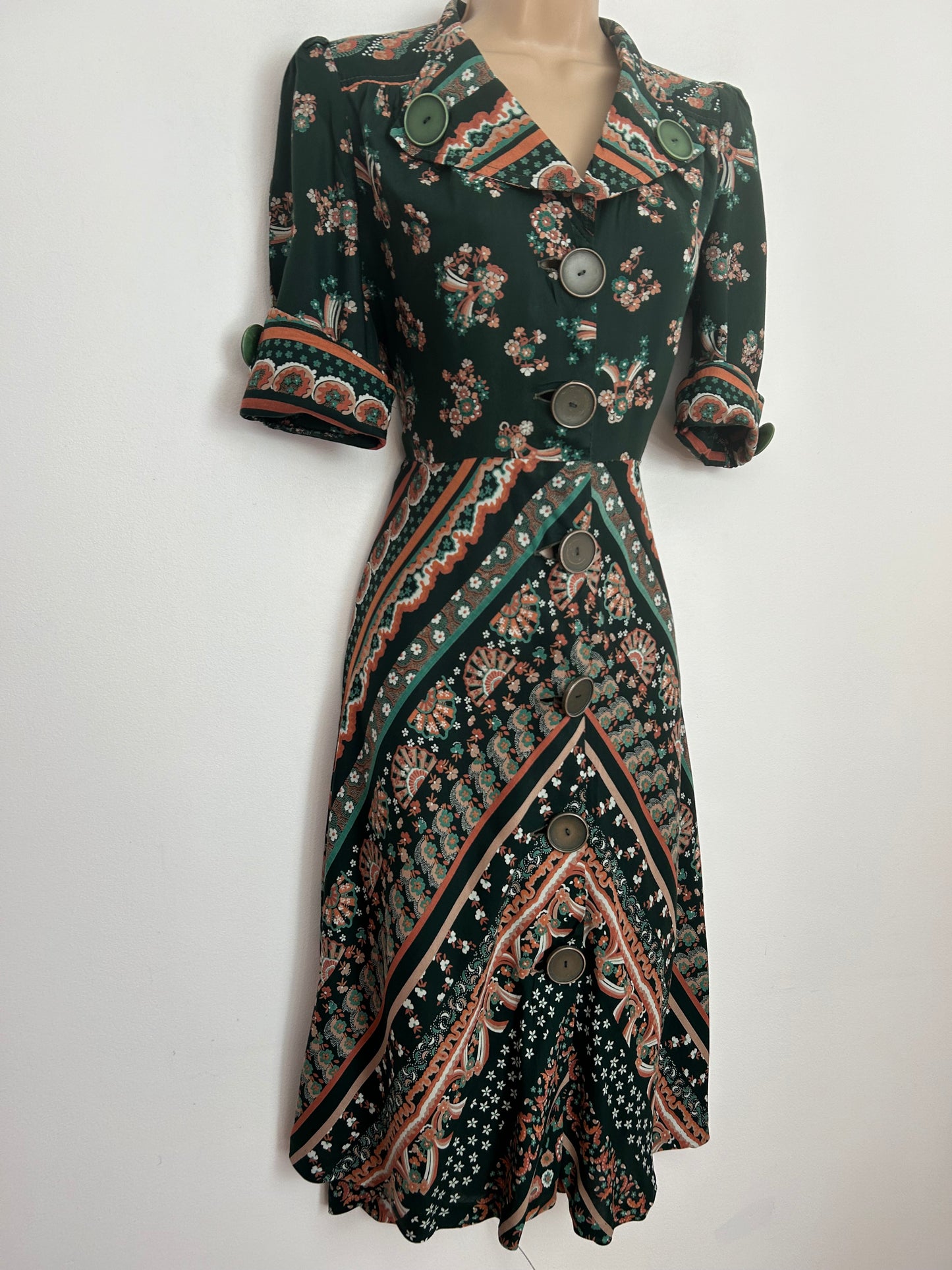 Vintage 1970s LOUIS CARING UK Size 10 Dark Green & Terracotta Floral Print Chunky Button Detail Fit & Flare Dress