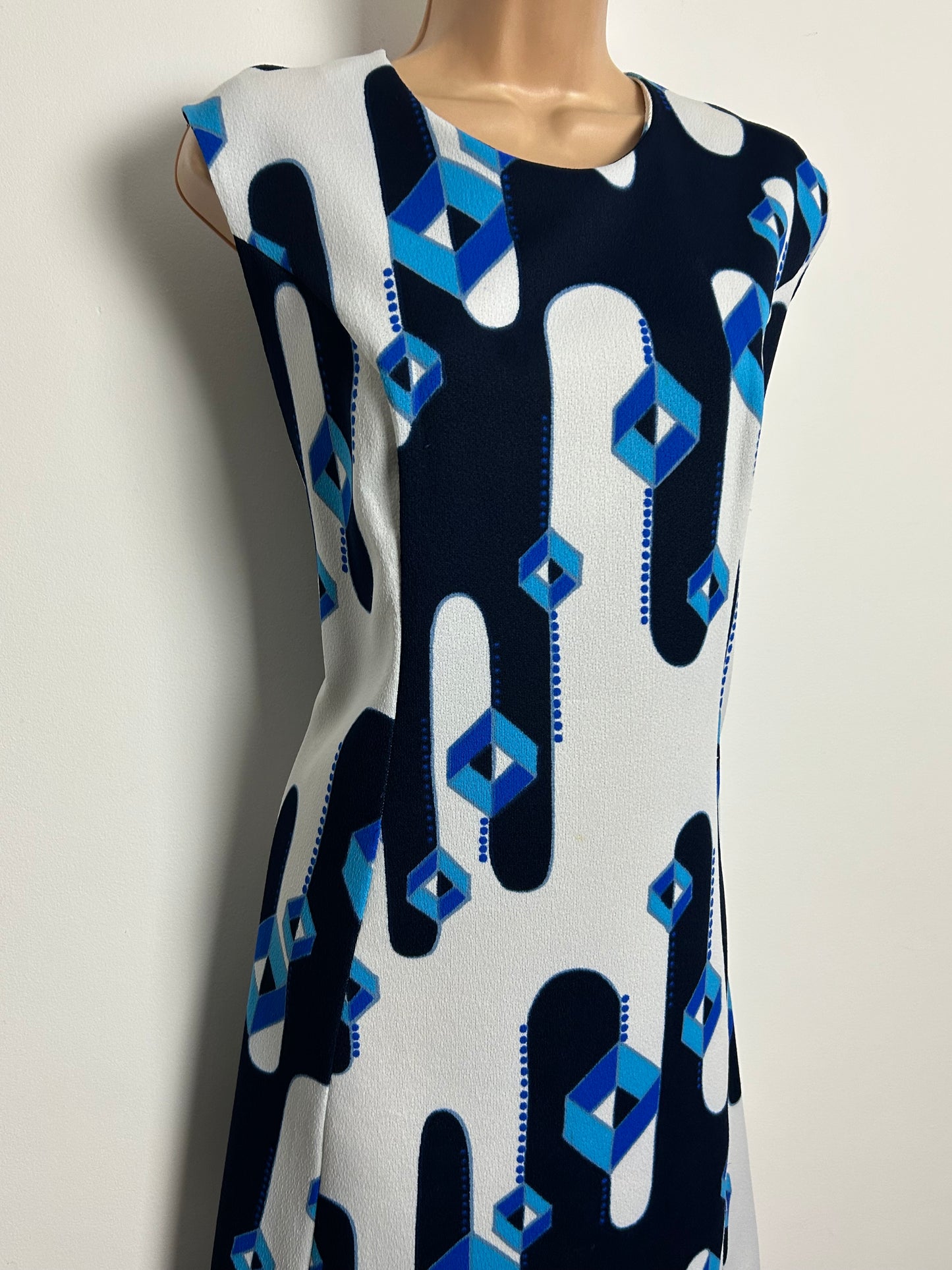 Vintage 1960s Size 16 White & Blue Tones Abstract Print Sleeveless Mod Shift Dress