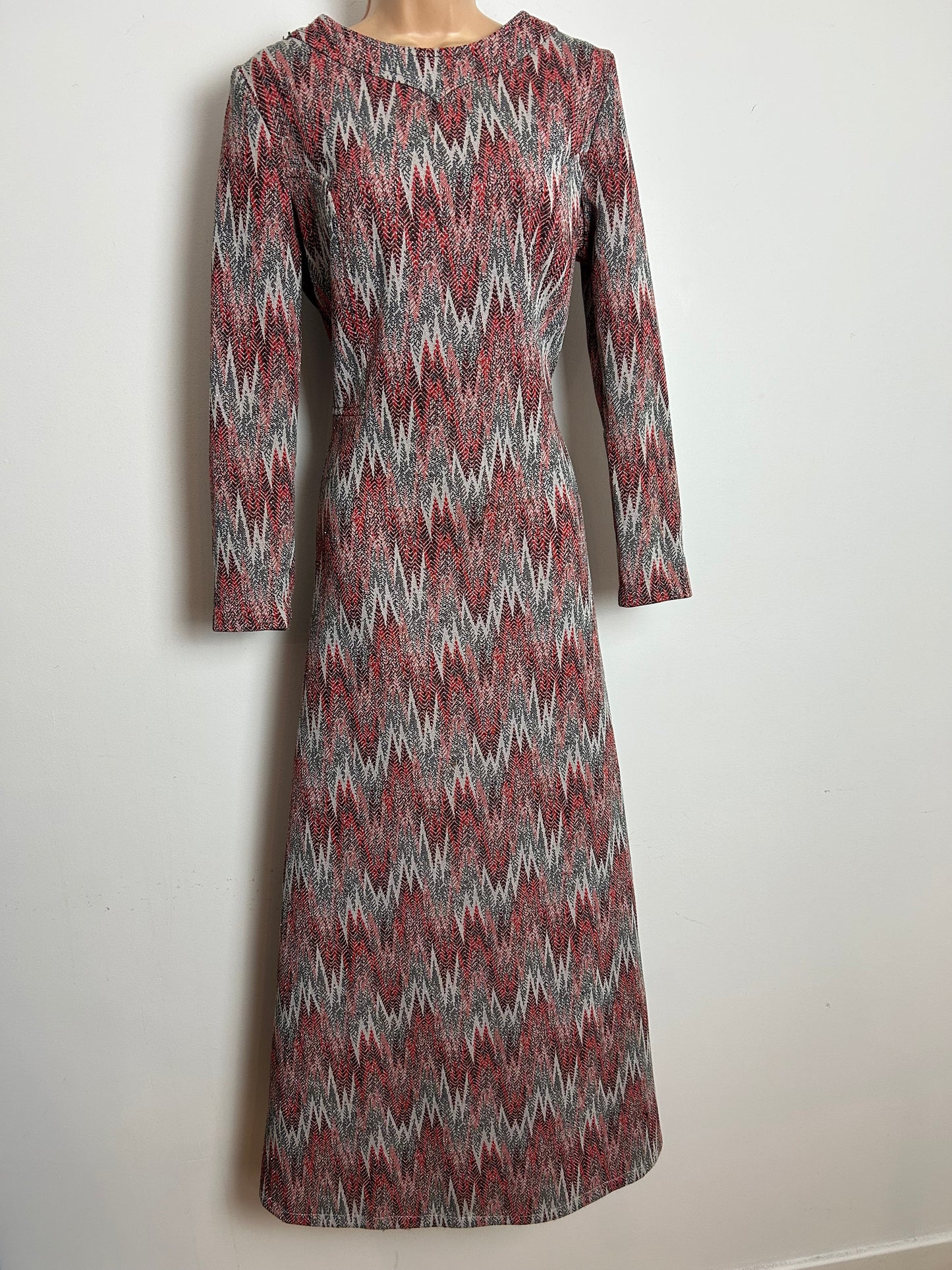 Vintage 1970s Size 12 Red Black & Beige Zig Zag Print Lurex Long Sleeve Occasion Evening Maxi Dress