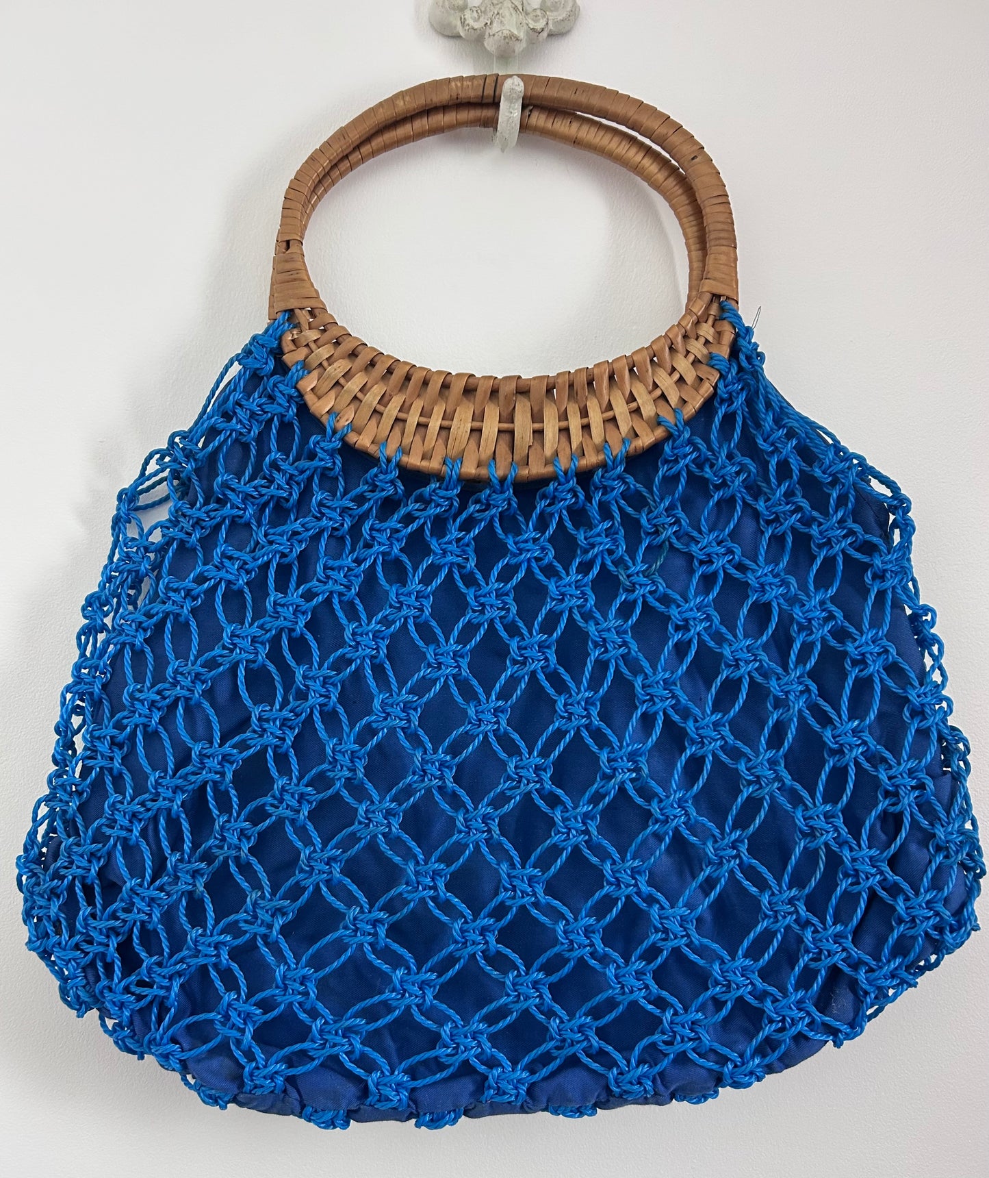 Vintage 1960s Blue Plastic String Woven Macrame Style Wooden Handle Shopping Bag