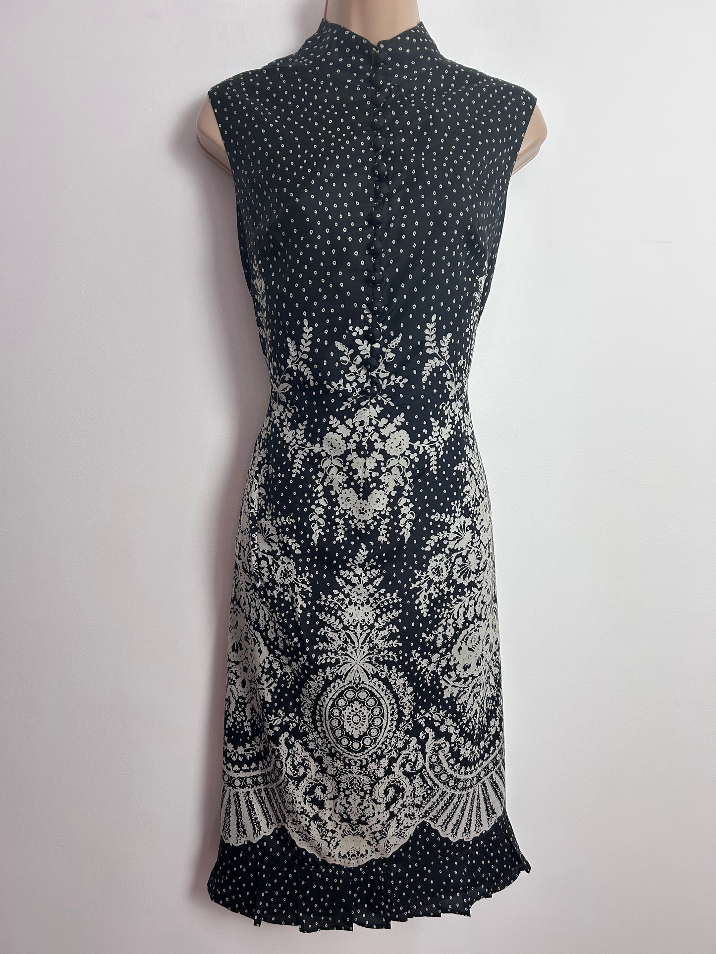 Vintage 1960’s COUTURE INTERNATIONAL BOUTIQUE UK Size 12 Black & White Floral & Petal Print Mod Dress