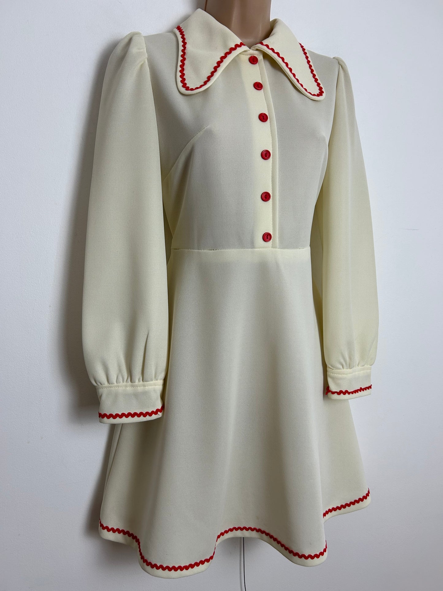 Vintage 1970s Size 8 Beagle Collar Ric Rac Trim Long Sleeve Mini Mod Dress