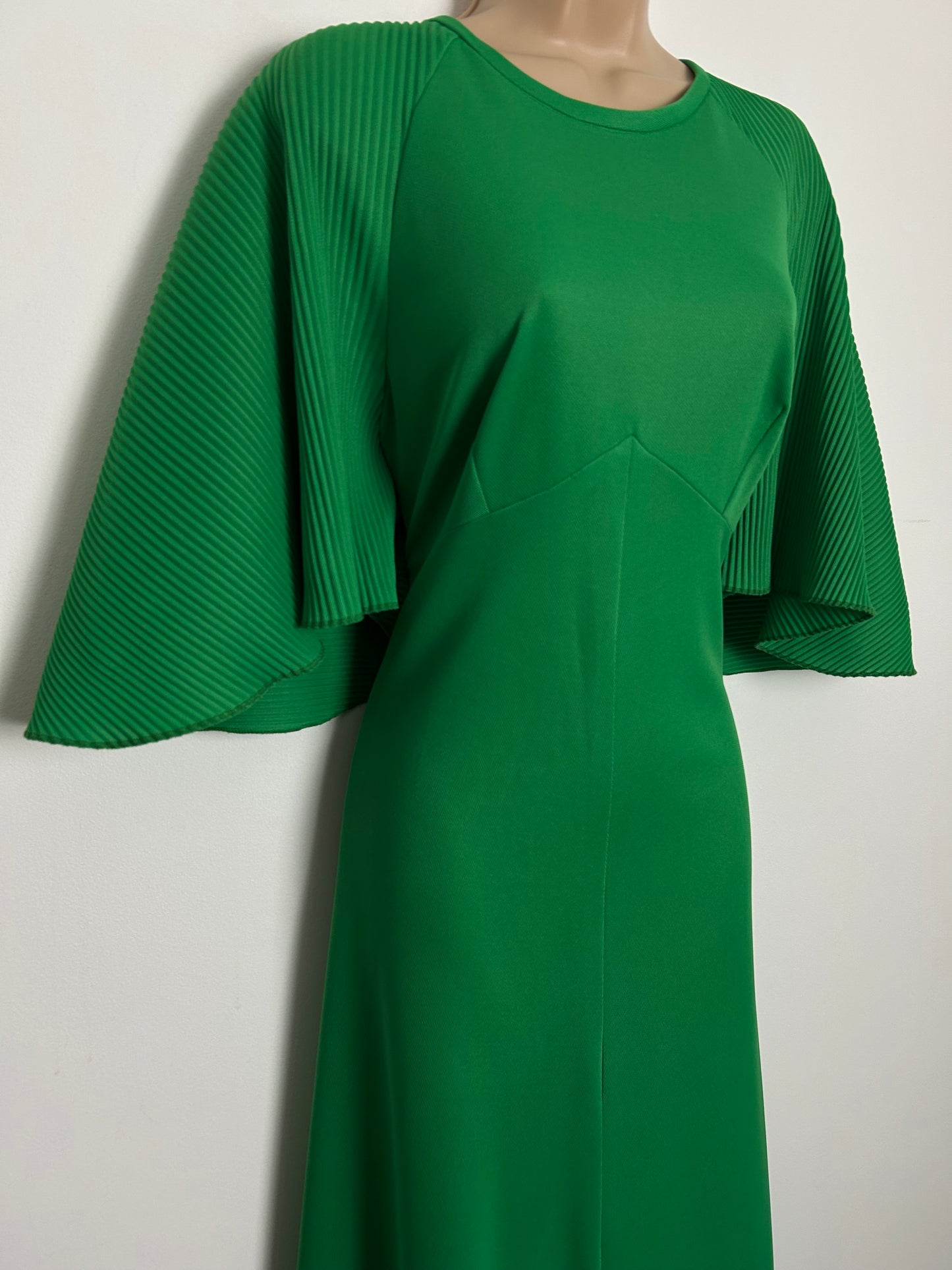 Vintage 1970s Size 12 Emerald Green Plisse Pleated Flared Sleeve Maxi Dress