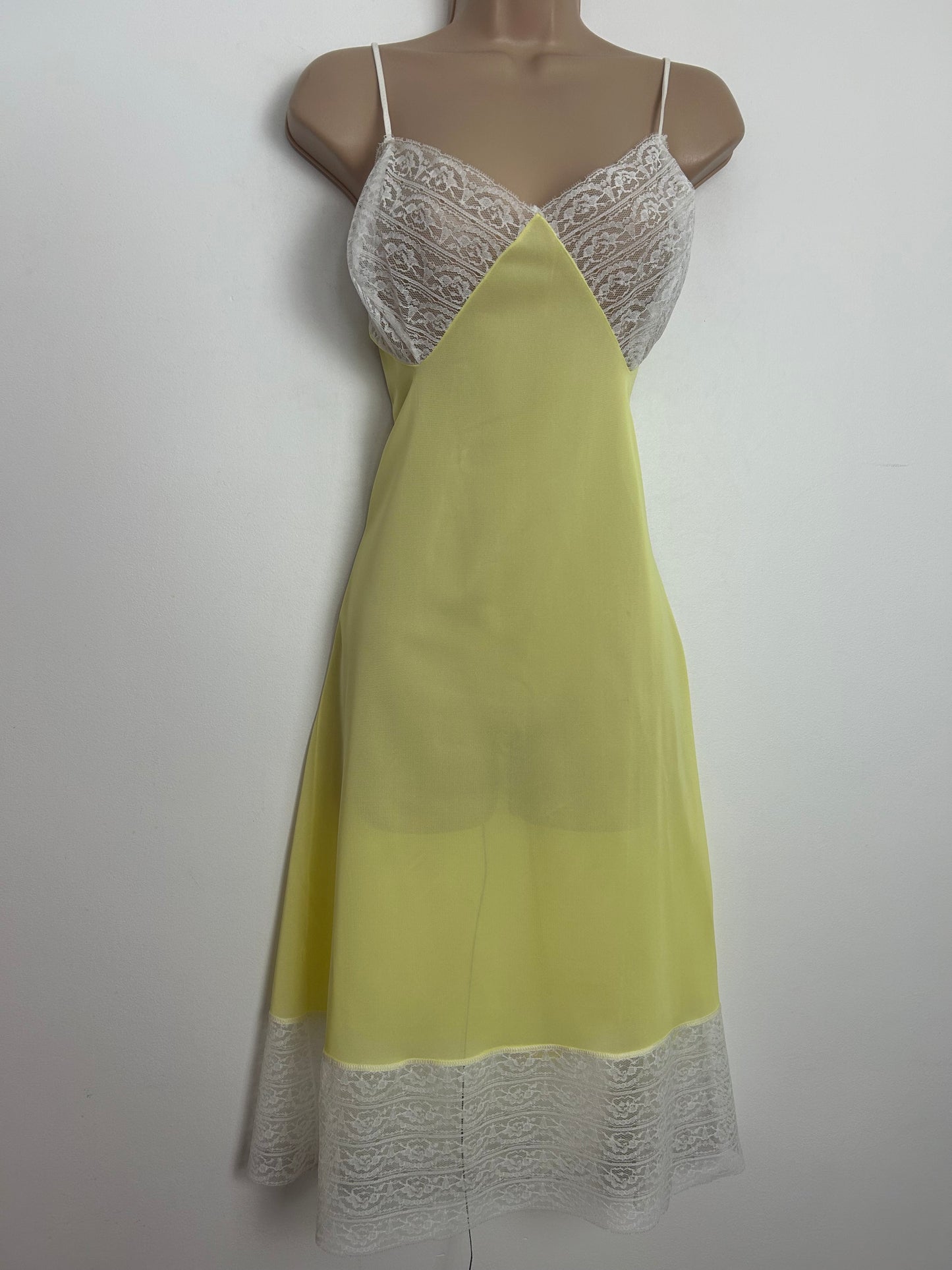 Vintage 1970s Size 12-14 Yellow & White Lace Detail Strappy Slip Stye Nightie
