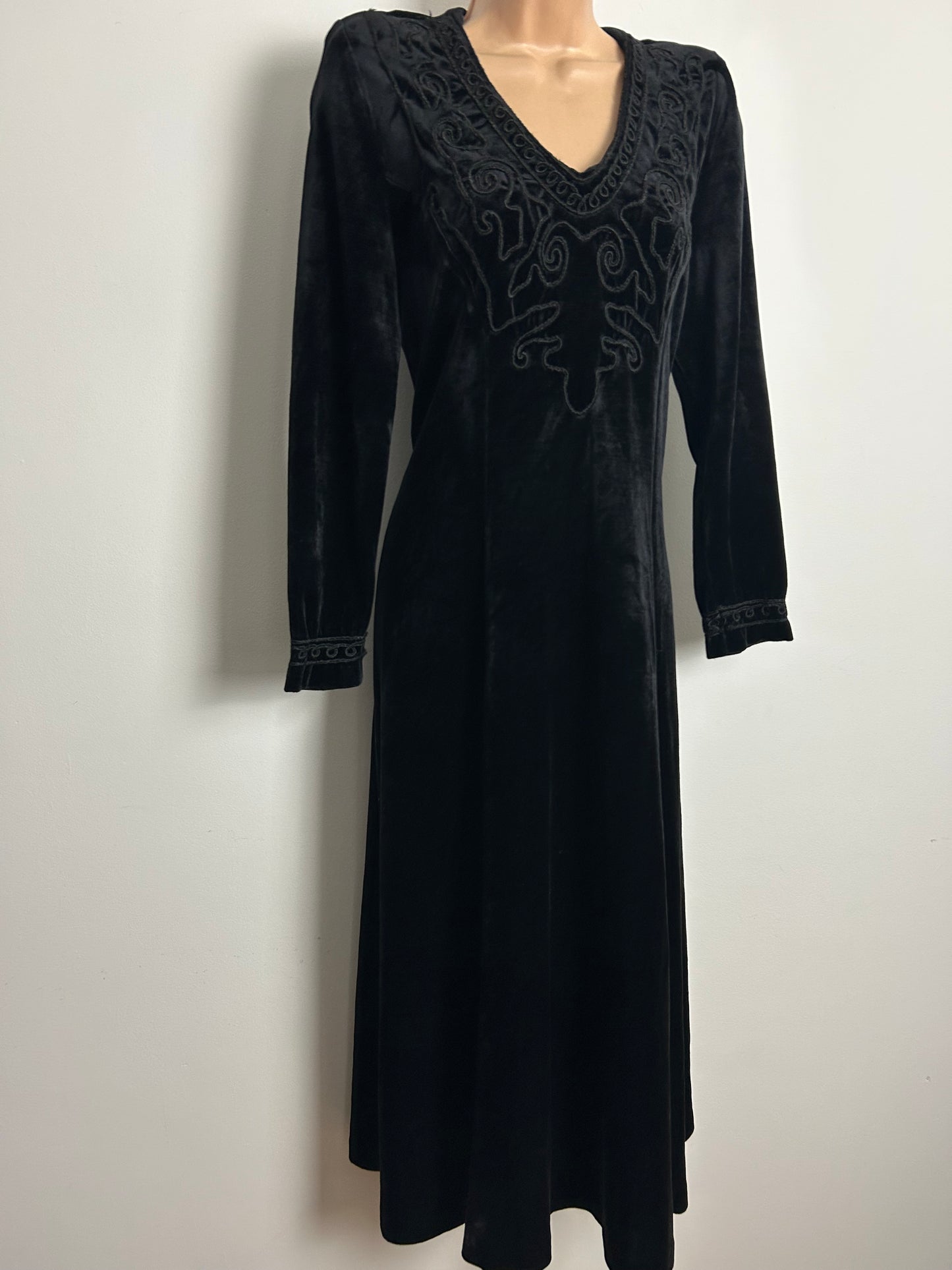 Vintage 1980s GINA BACCONI Size 14-16 Black Velour Velvet Braid Trim Long Sleeve Occasion Evening Midi Dress (Reduced due to issue)