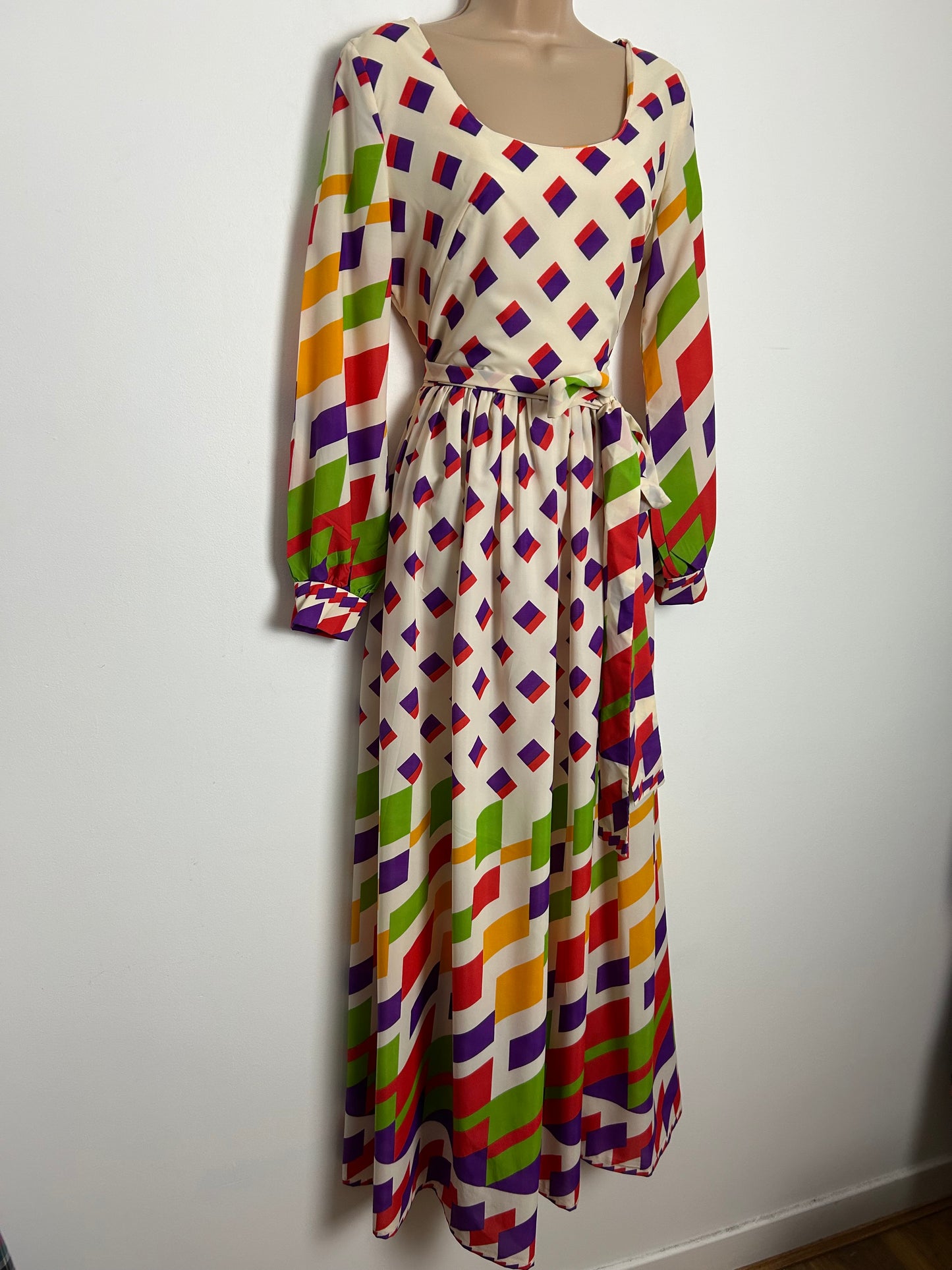 Vintage 1970s BERKERTEX Size 10 Cream Red Purple Green & Yellow Geo Print Long Sleeve Maxi Dress
