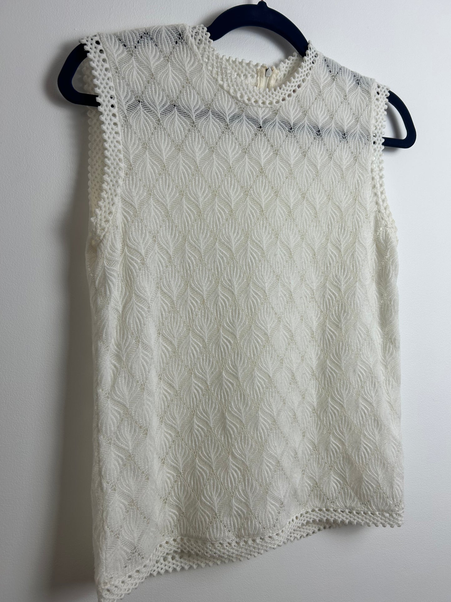 Vintage Early 1970s FAIR LADY Size 10 White Acrylic Lace Sleeveless Top