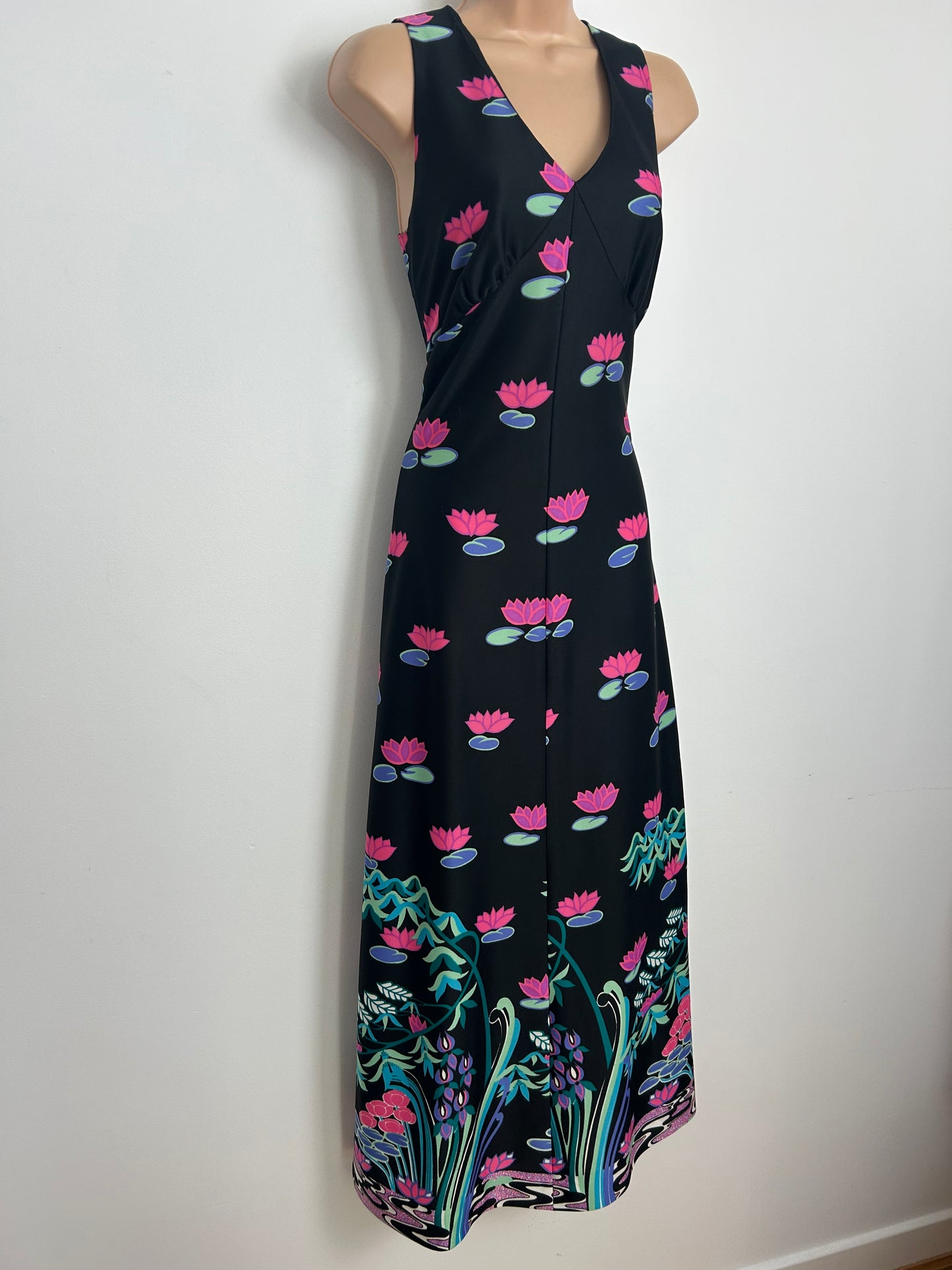 Vintage 1970s Size 10 Black Pink Blue 7 Mint Green Waterlily & Lillypad Print Maxi Dress