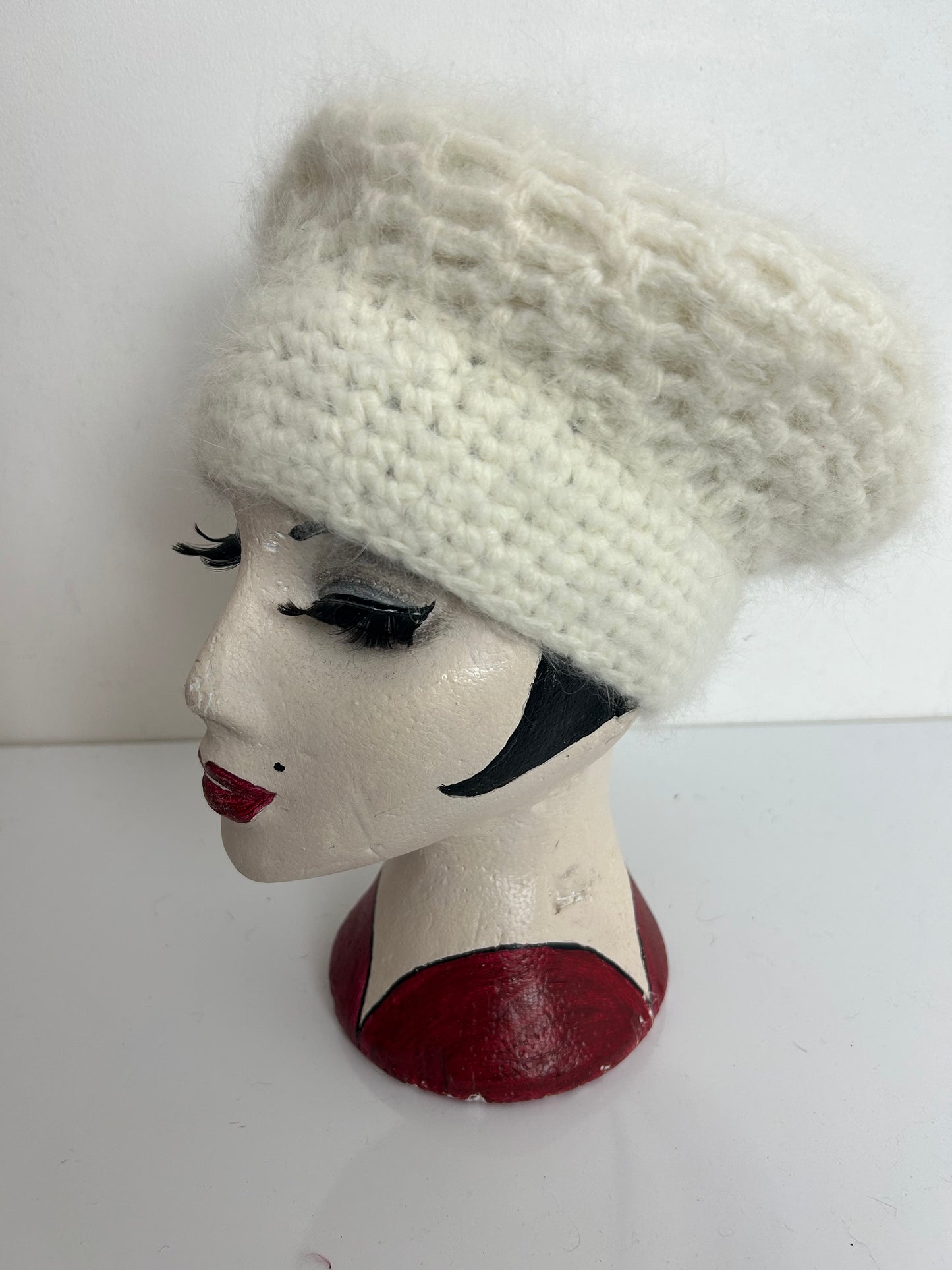 Vintage 1970s Winter White Chunky Knit Fab Angora Mix Beret Or Beanie Style Hat