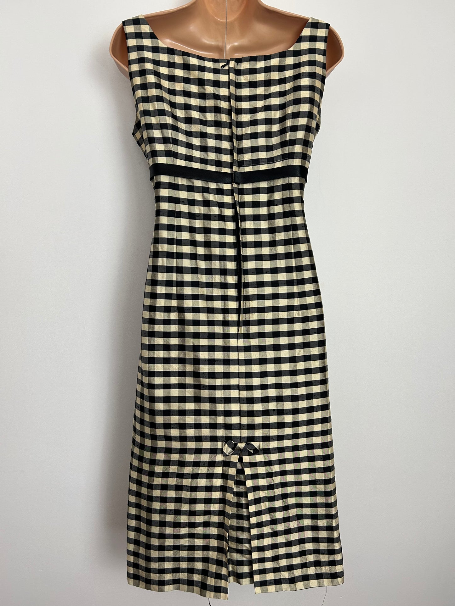 Vintage 1960s UK Size 8 Black & Pale Gold Check Print Sleeveless Bow Waist Shift Dress