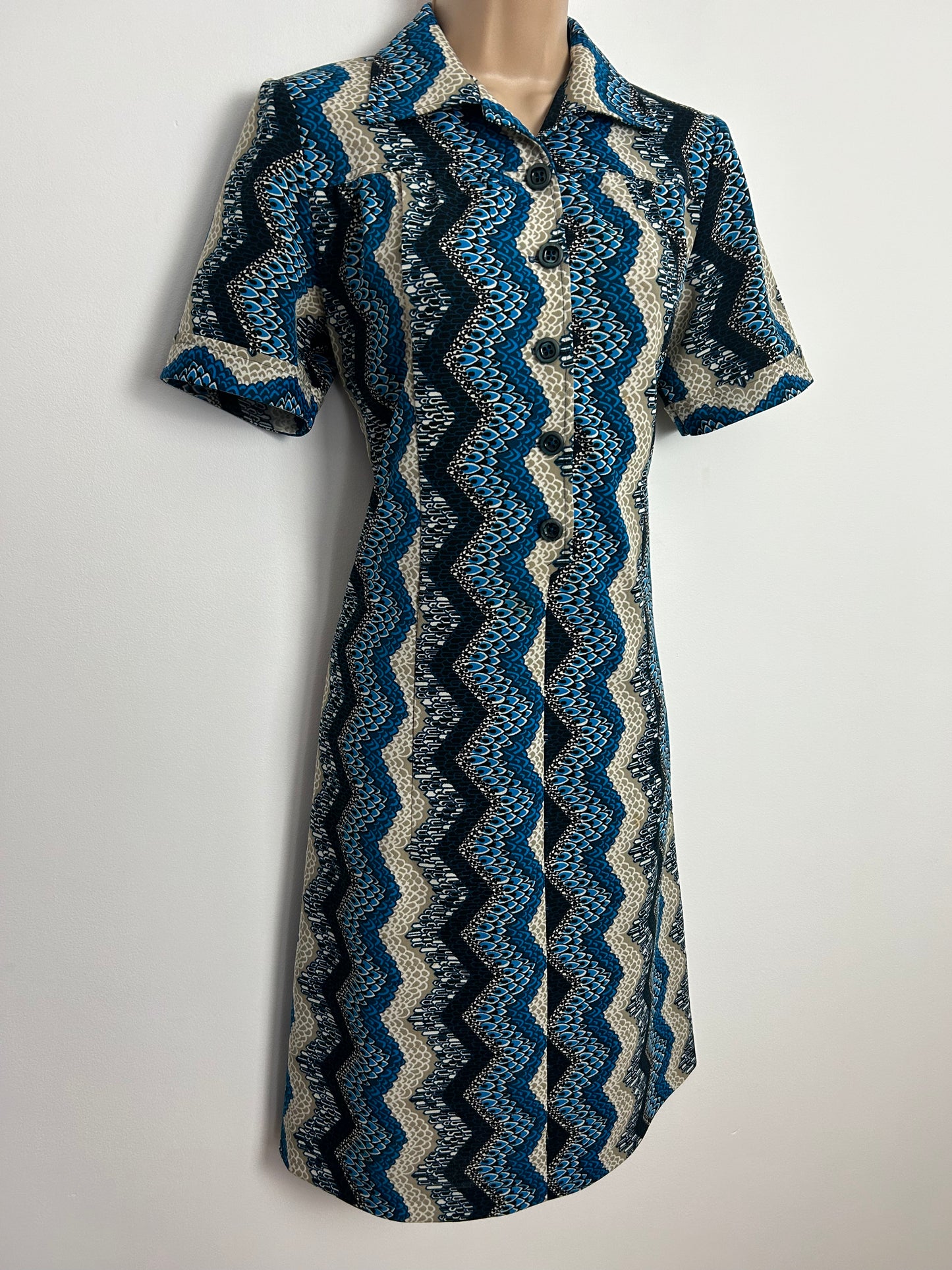 Vintage 1970s UK Size 12 Blue & Beige Abstract Petal Print Short Sleeve Mod Shift Dress
