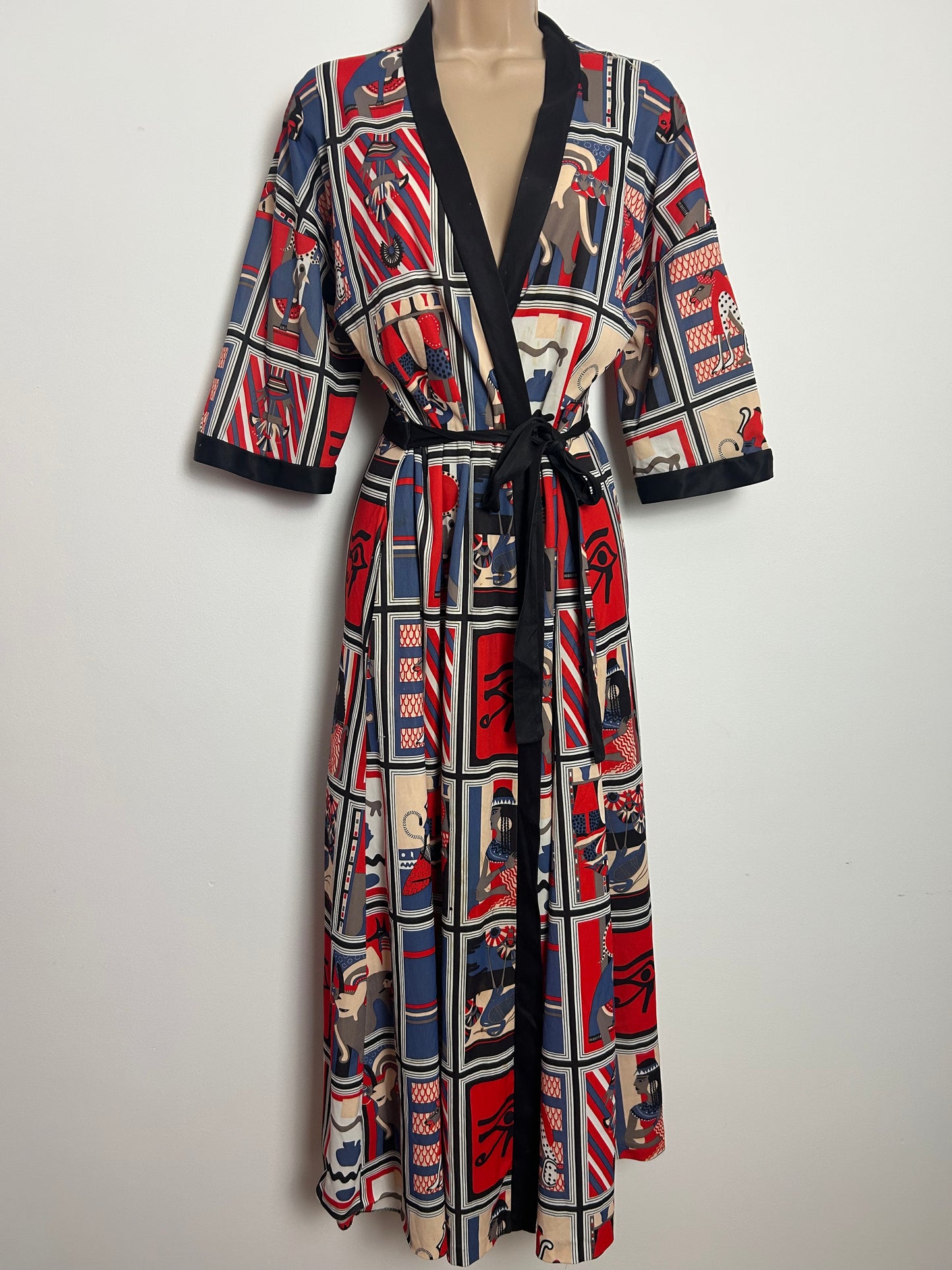 Vintage 1980s Size 10-12 Blue Red & Beige Egyptian Revival Novelty Print Wrap Style Midi Dress