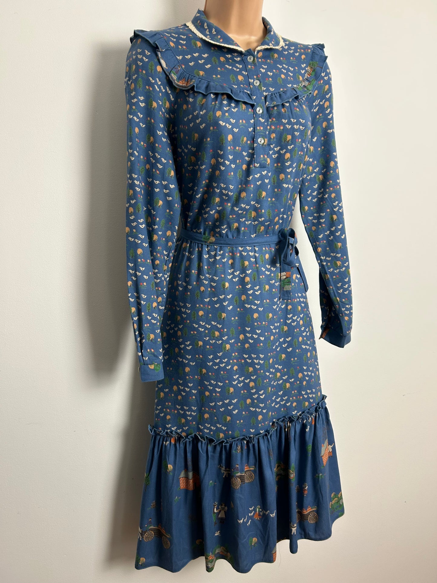 Vintage 1970s Size 12 Blue Duck & Farmyard Countryside Novelty Print Cotton Mix Prairie Belted Day Dress