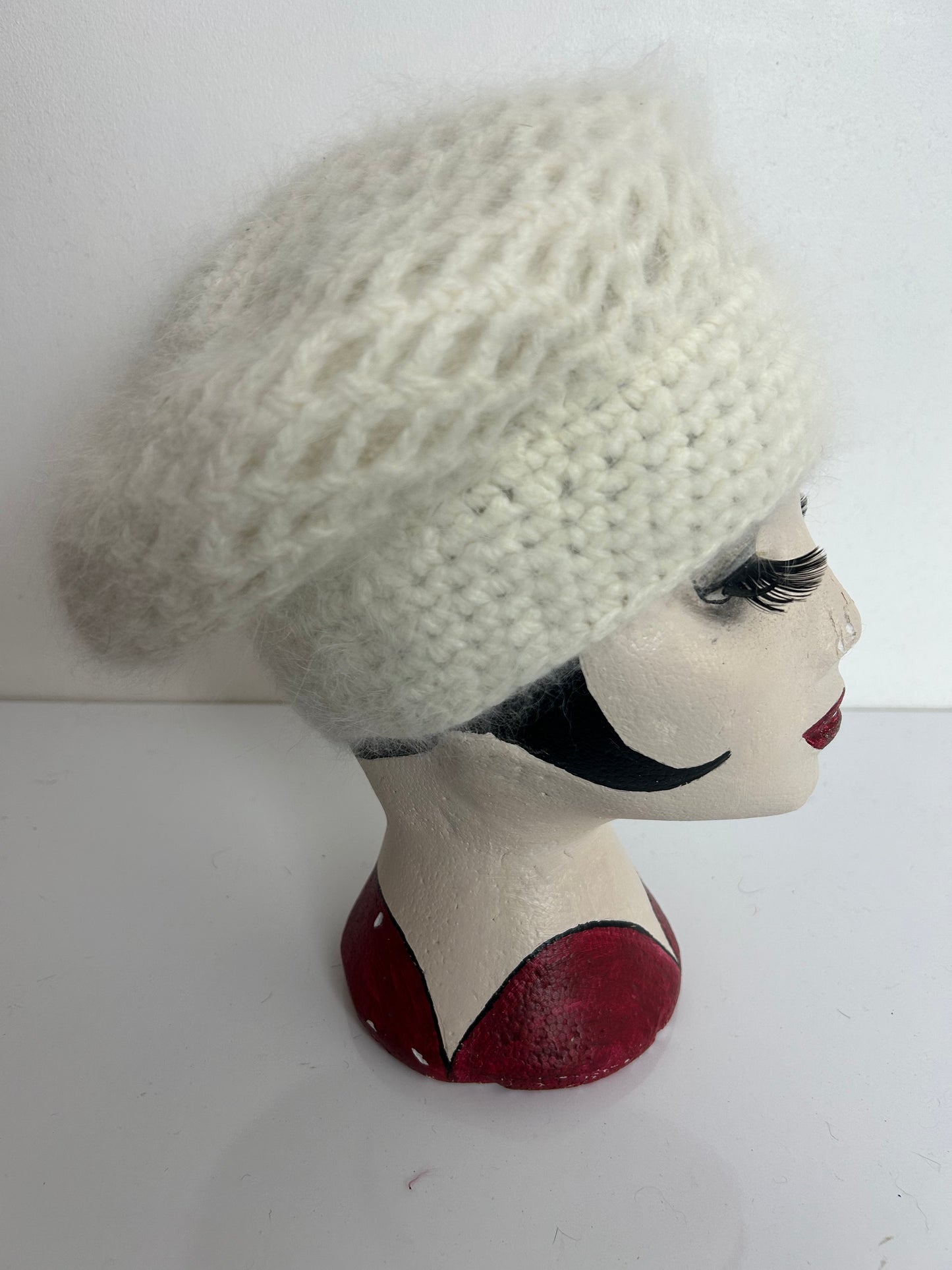 Vintage 1970s Winter White Chunky Knit Fab Angora Mix Beret Or Beanie Style Hat