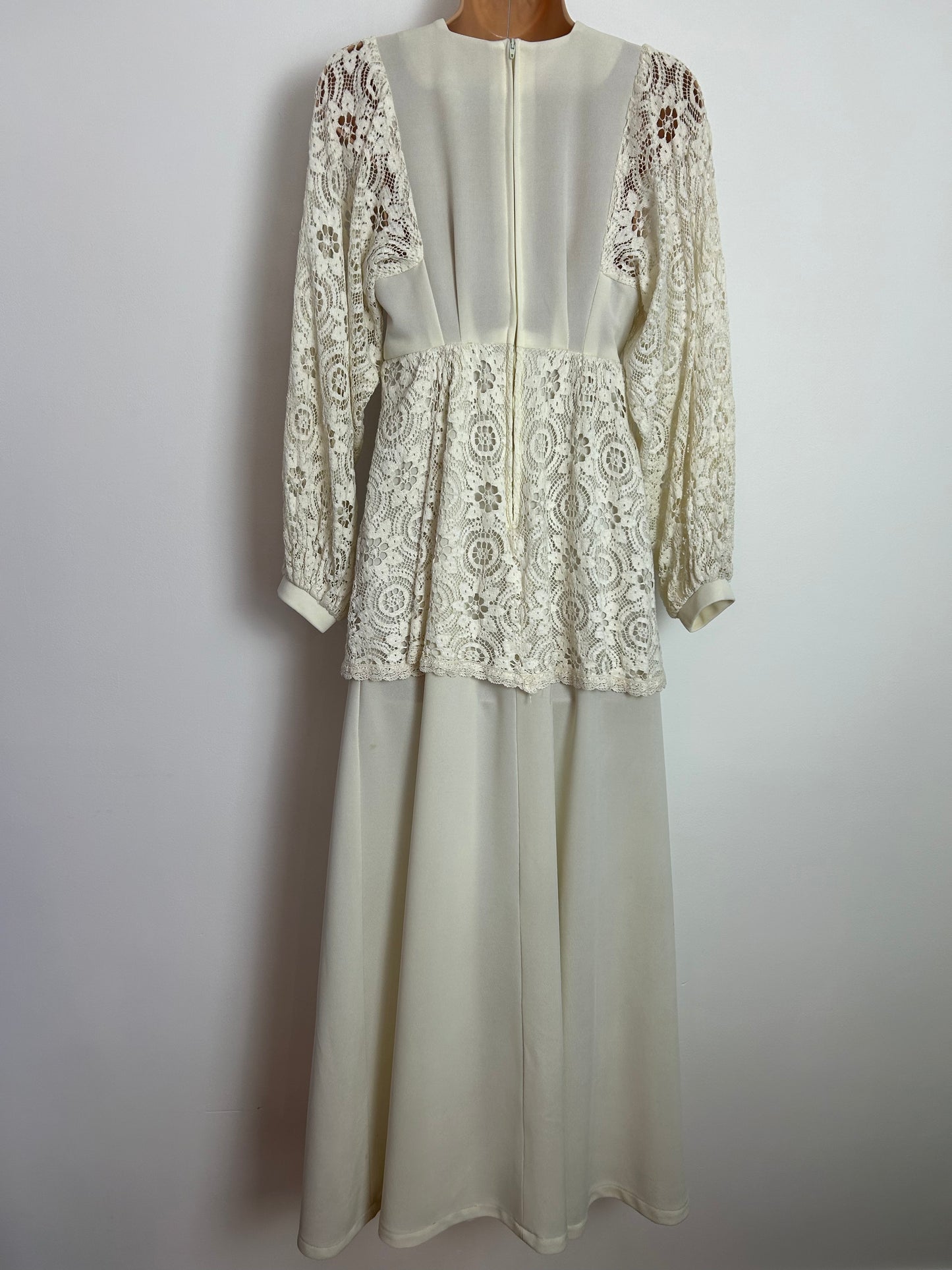 Vintage 1970s FREEMANS OF LONDON UK Size 6-8 Gorgeous Cream Lace Long Sleeve Peplum Layered Boho Prairie Maxi Dress