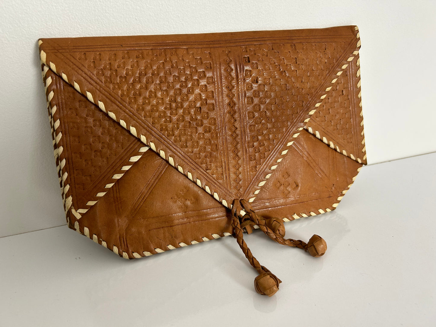 Vintage 1970s Boho Tan Leather Tooled Detail Envelope Clutch Handbag