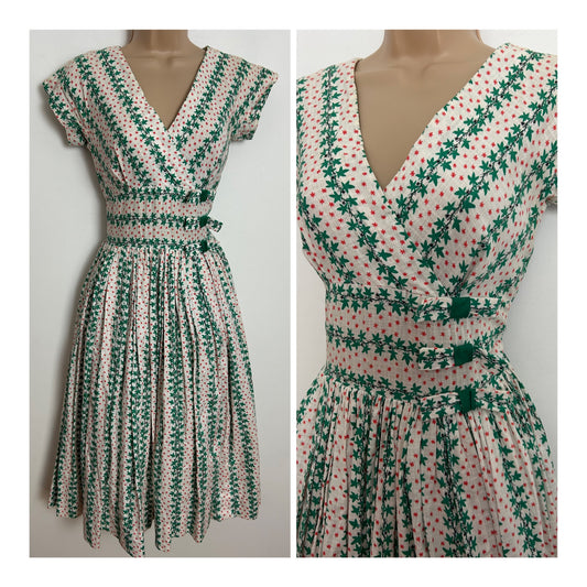 Vintage 1950s CALIFORNIA COTTONS Size 6 White Green & Red Ivy & Floral Print Bow Detail Pleated Dress