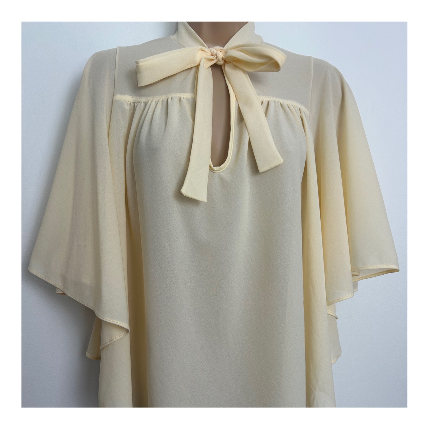 Vintage 1970s Size 10 Cream Pussy Bow Flutter Sleeve Blouse/Top