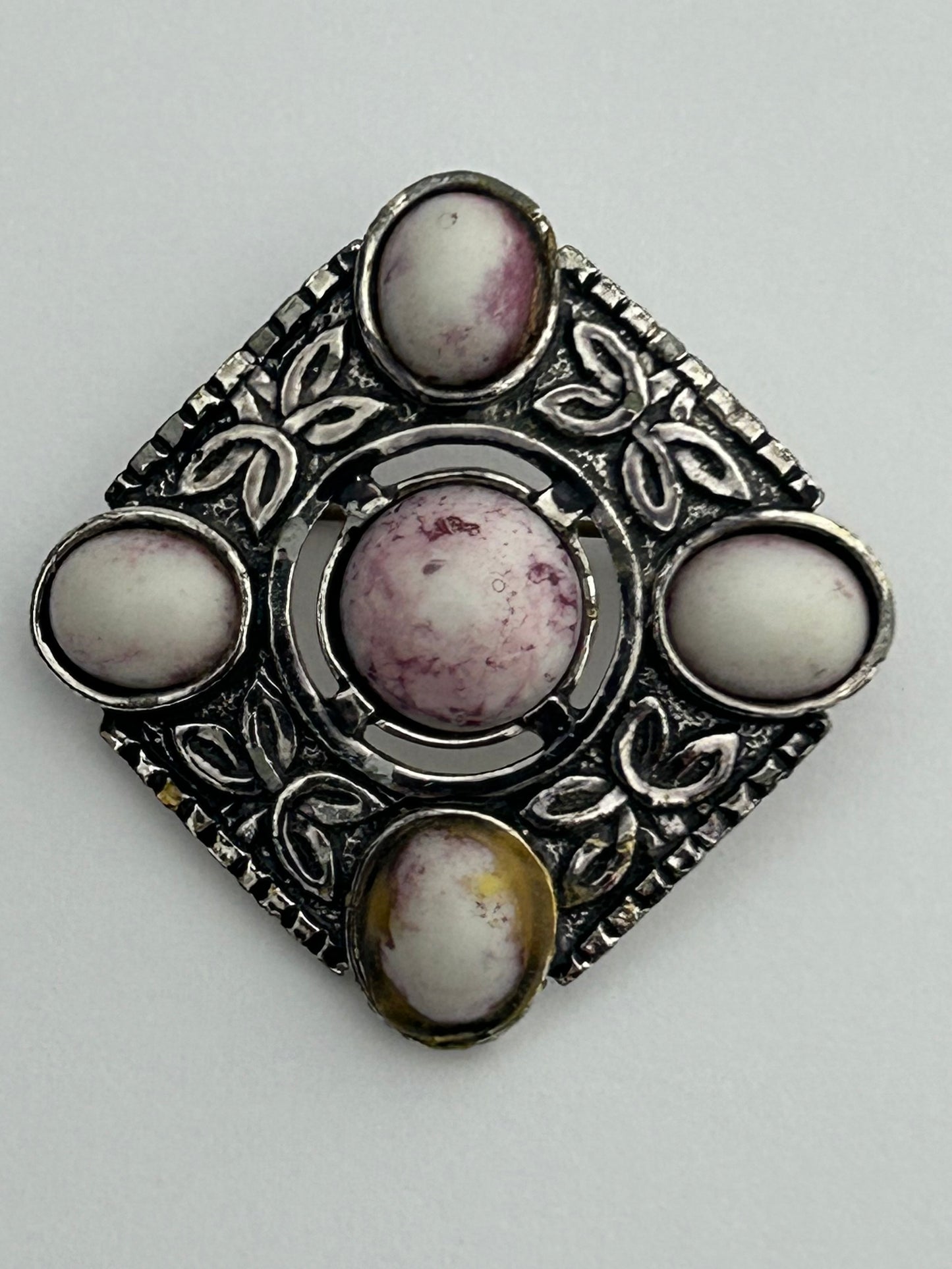 Vintage Silver Tone Base Metal Agate Stone Set Celtic Scottish Brooch