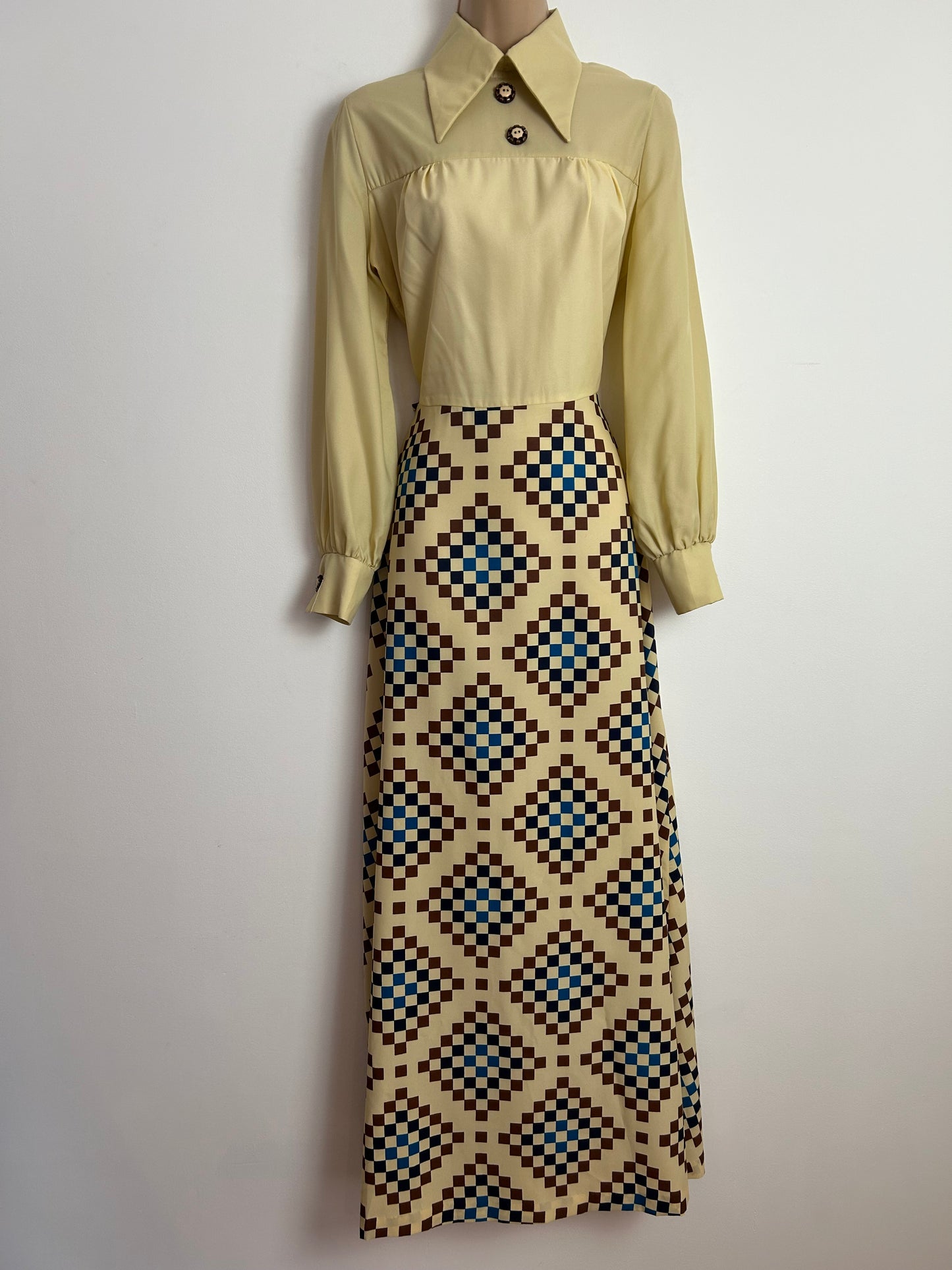 Vintage 1970s PRINCESS SABINA Size 10 Cream Brown & Blue Check Print Long Sleeve Dagger Collar Maxi Dress