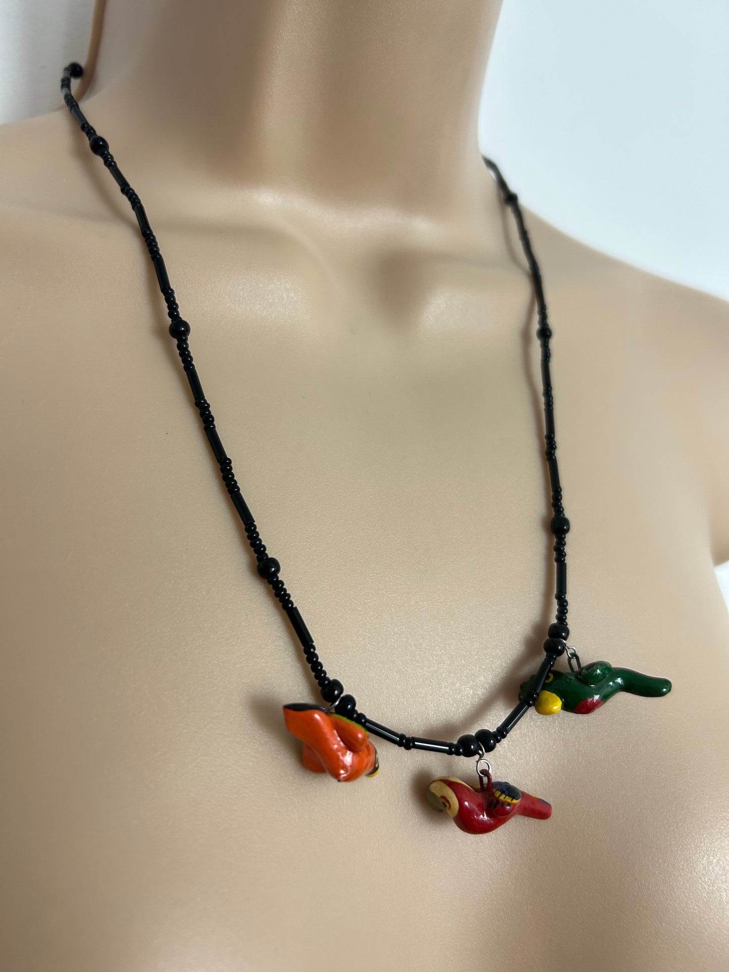 Vintage 1980s Black Bead & Birds Barrel Clasp Cute Fun Necklace