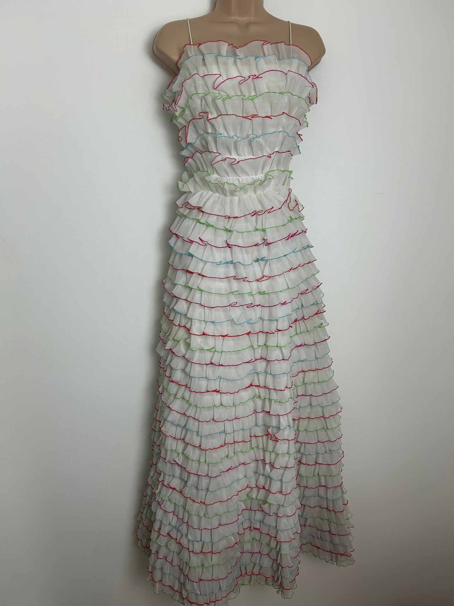Vintage Late 1970s Early 1980s LURMAN Size 6-8 White Ruffle Layered AMAZING Summer Occasion Maxi Dress