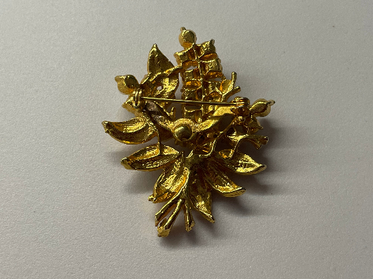 Vintage 1960s Gold Tone Base Metal & Faux Pearl Set Leaf Pin Broach Brooch