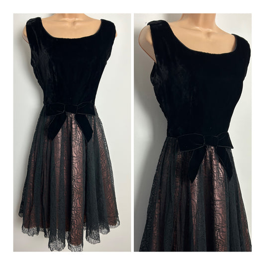 Vintage Late 1950s/Early 1960s Size 8 Black Velvet & Lace Bow Detail Party Dress
