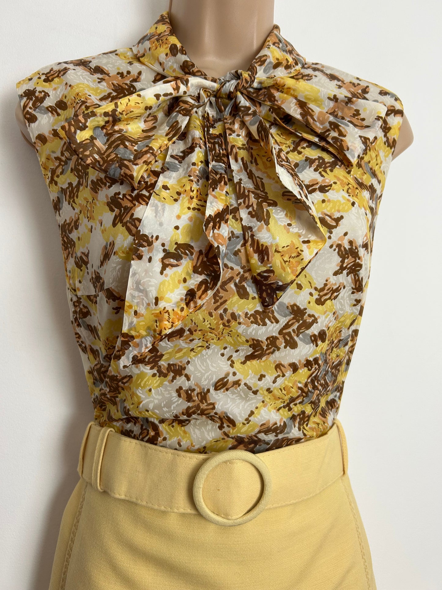 Vintage 1960s HUCKE Size 12 Mustard Brown White & Grey Abstract Print Pure New Wool Pussy Bow Belted Mod Dress