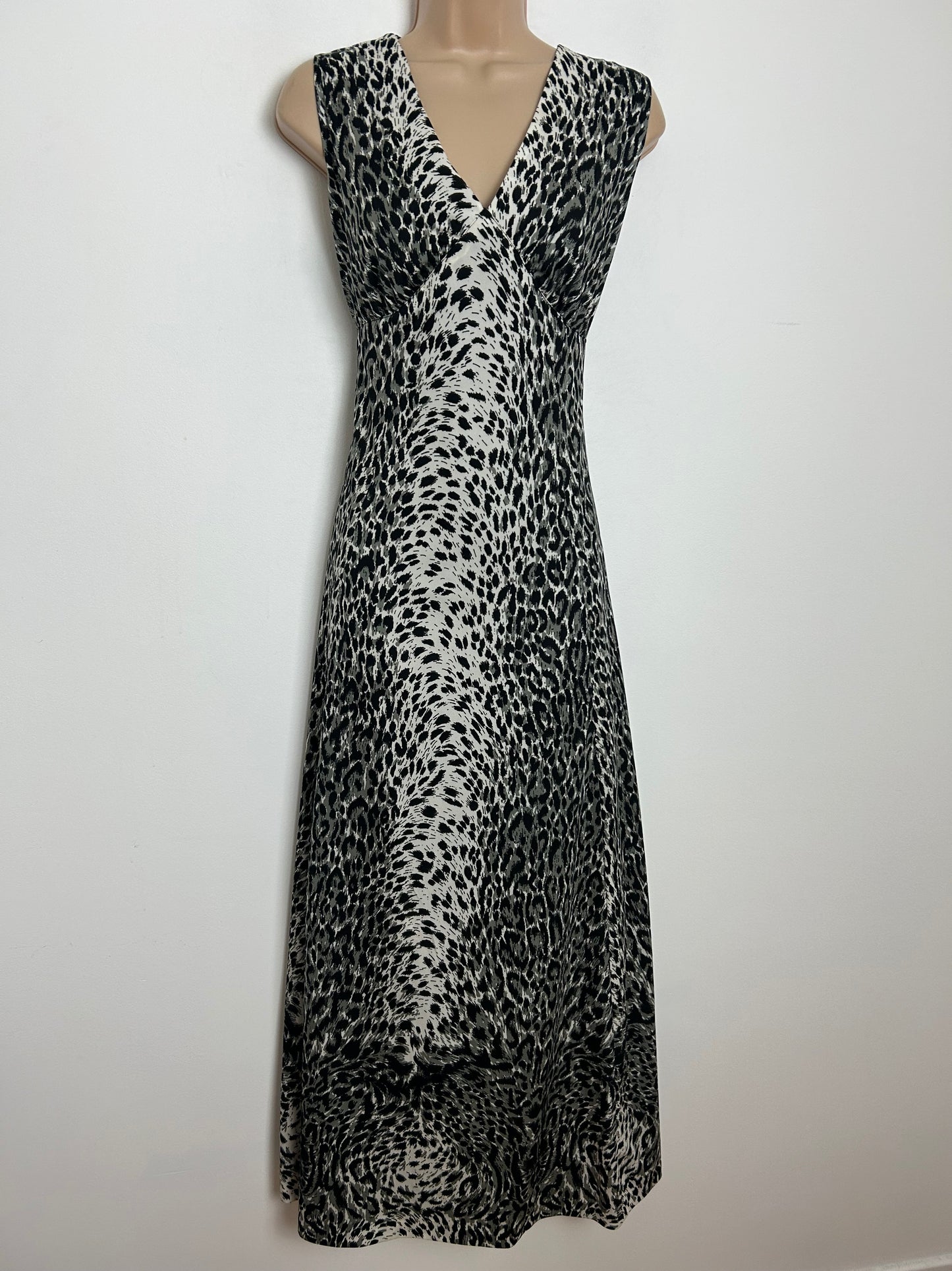 Vintage 1970s Size 8 Grey & Black Animal/Leopard Print Sleeveless Max Dress
