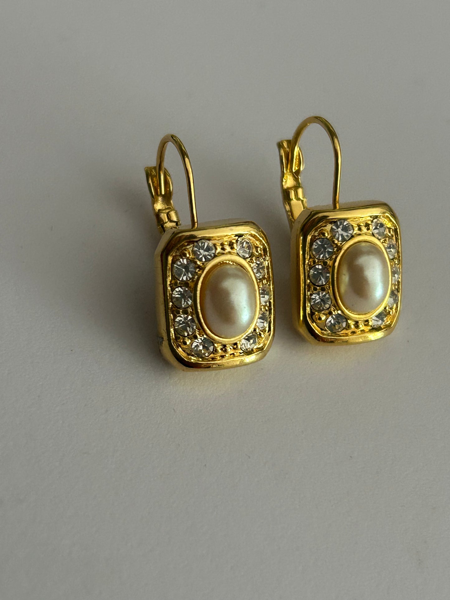 Vintage Beautiful Gold Tone Diamante & Faux Pearl Bead Pierced Earrings