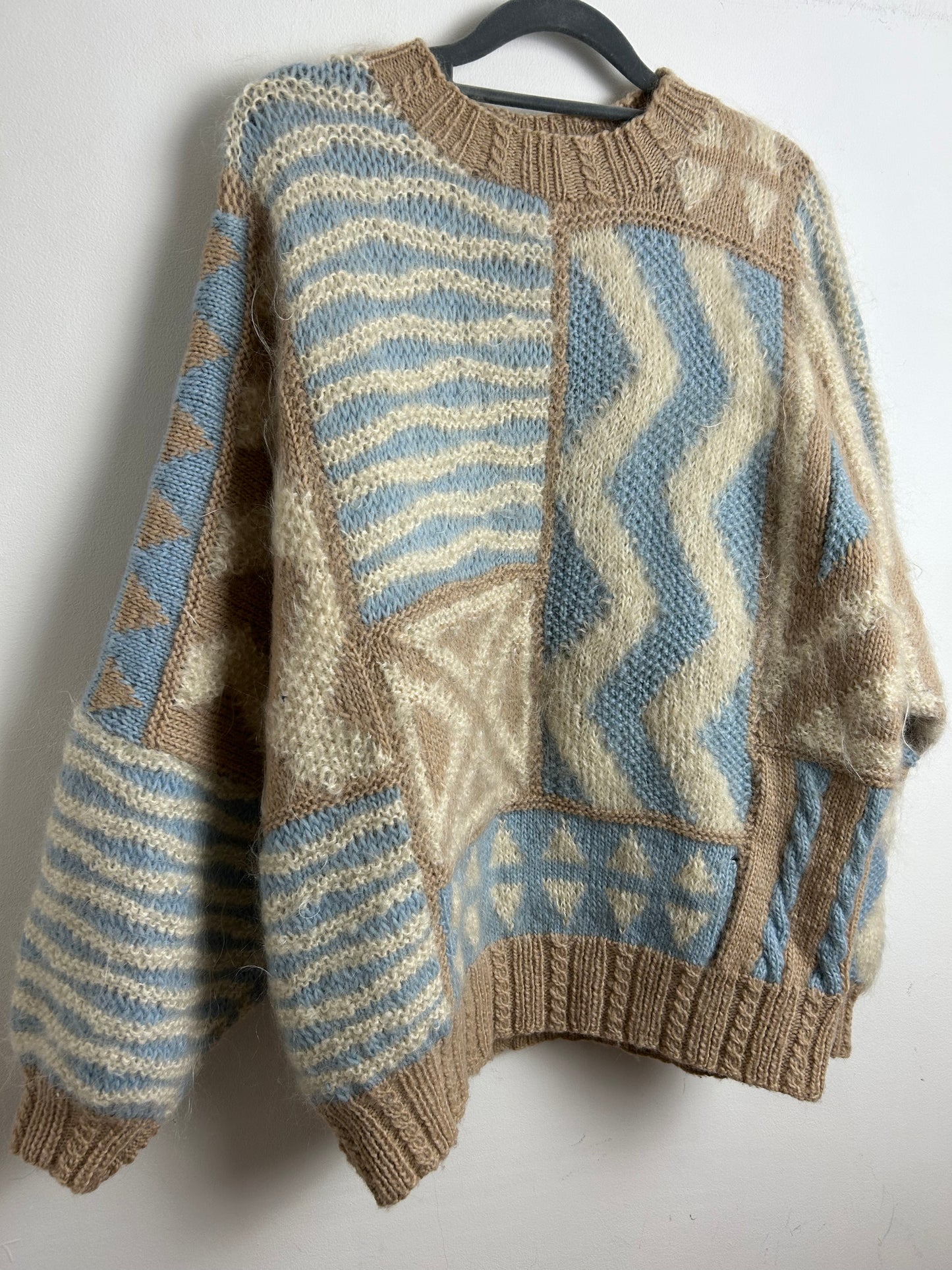 Vintage 1980s Size L Cute Beige Cream & Baby Blue Mohair Mix Long Bat Wing Slouchy Jumper