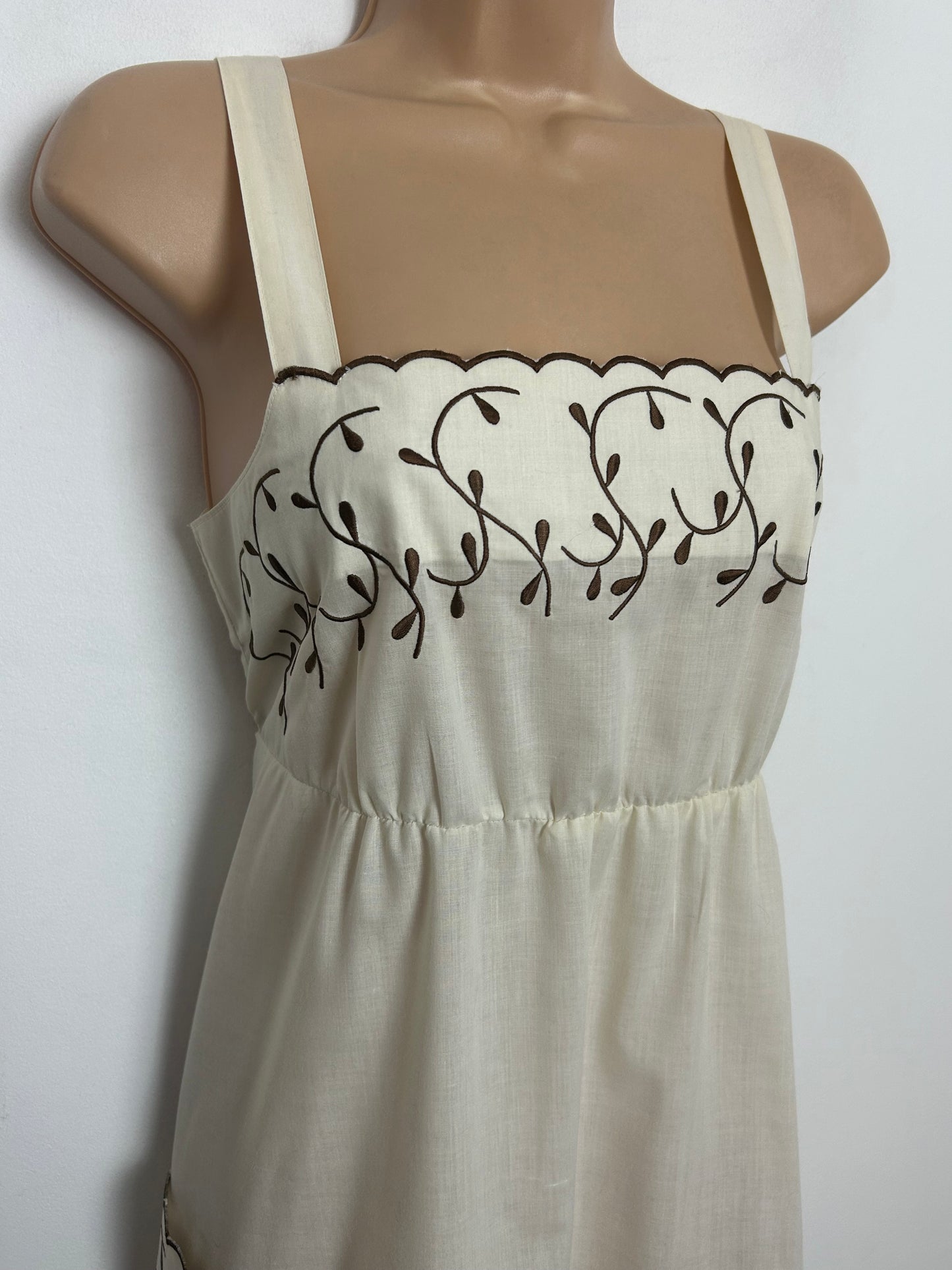 Vintage 1970s Size 8 Cream & Brown Embroidered Pocket Detail Cotton Summer Day Dress