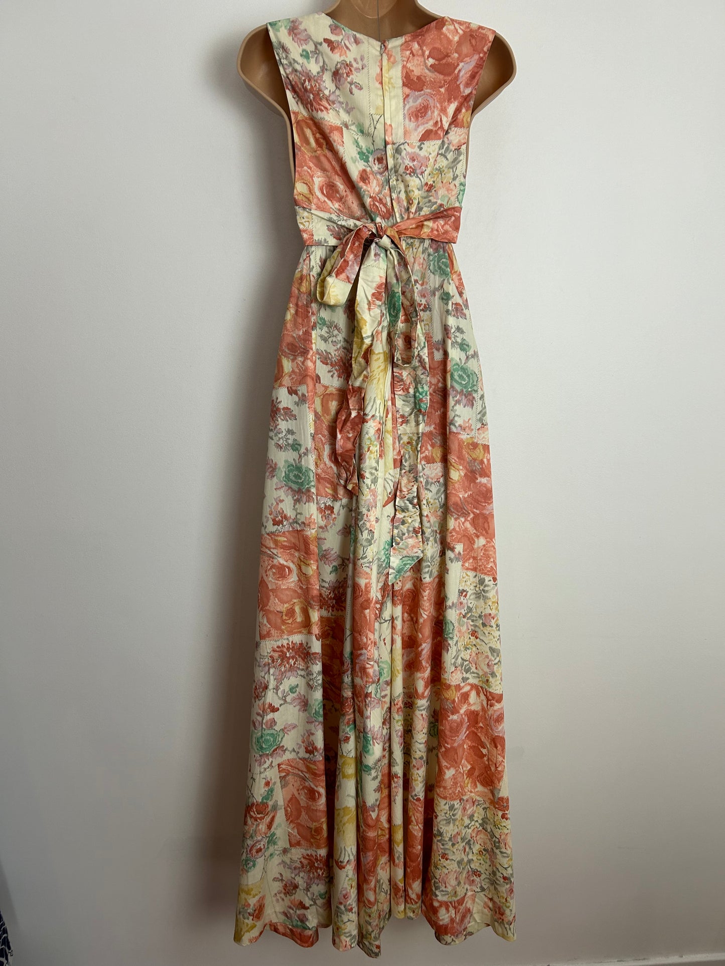 Vintage Early 1970s RARE Designer COLIN GLASCOE UK size 8 Pretty Cream Floral Print Cotton Pinafore Style Maxi Dress