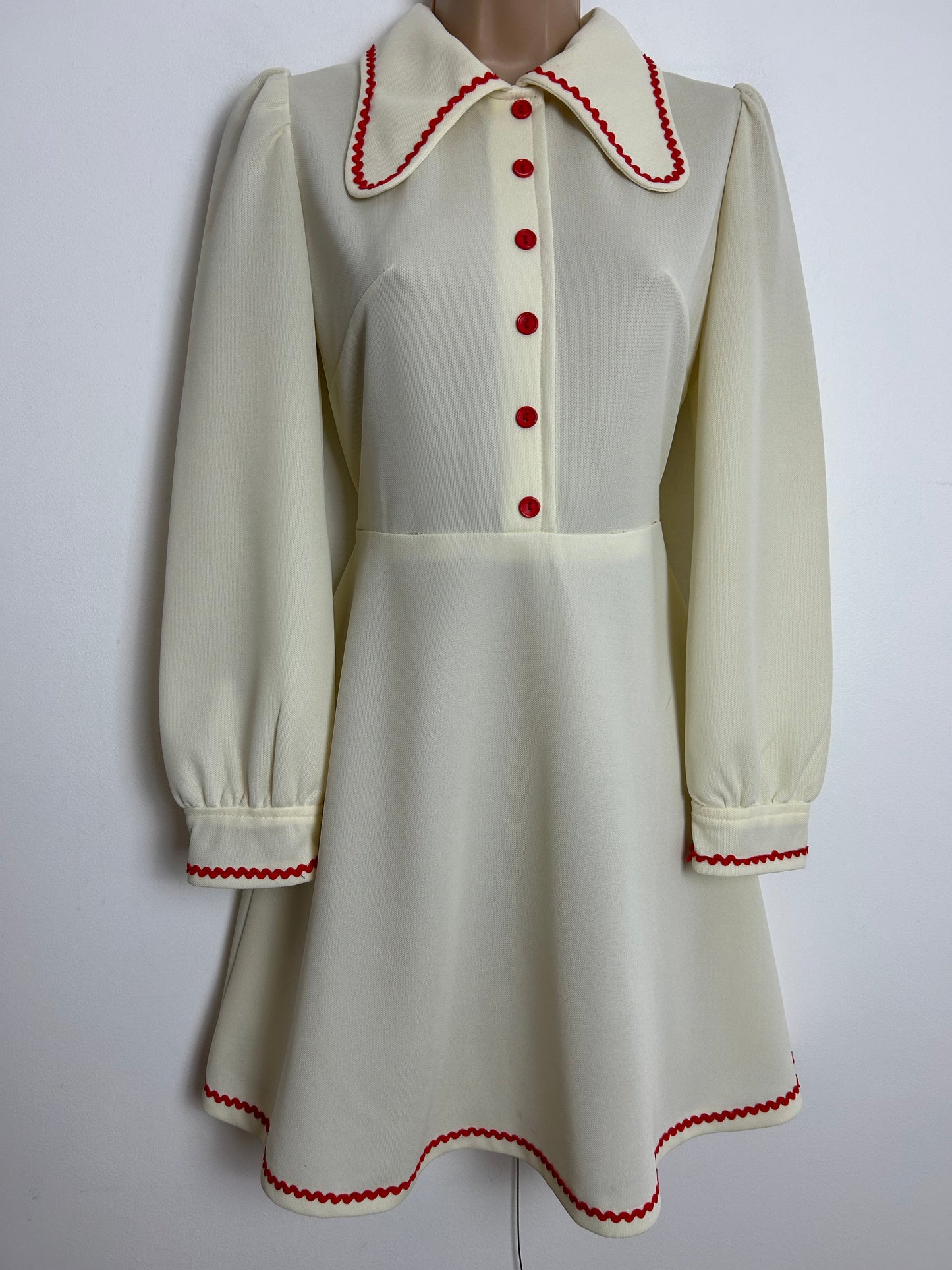 Vintage 1970s Size 8 Beagle Collar Ric Rac Trim Long Sleeve Mini Mod Dress