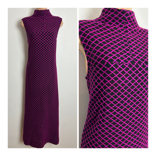 Vintage 1970s Size 12 Black & Dark Pink Diamond Grid Pattern Knitted Jersey Sleeveless Maxi Dress