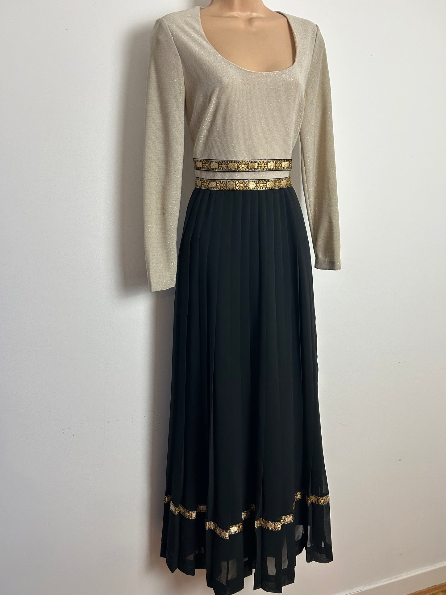 Vintage Late 1960s Early 1970s JEAN ALLEN Size 8-10 Pale Gold & Black Lurex Pleated Occasion Maxi Dress