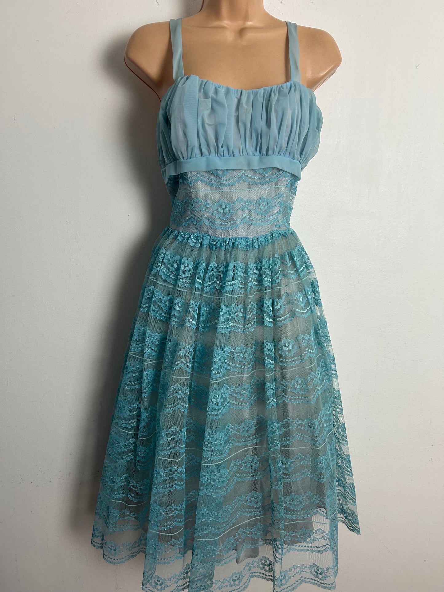 Vintage 1950s Size 6 Beautiful Powder Blue Lace Party Prom Occasion Dress