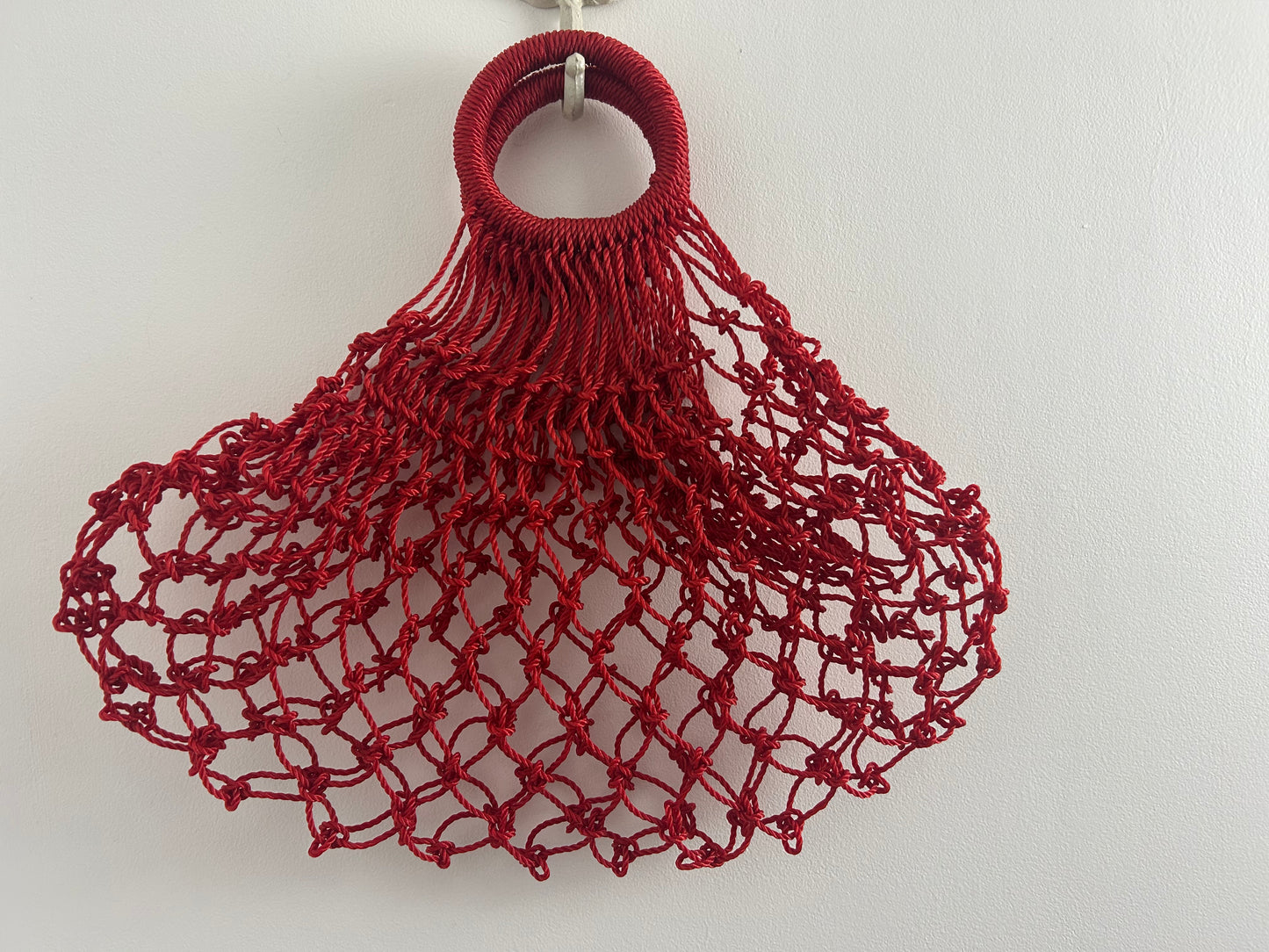 Vintage 1960s Red Macrame Knotted Style "Fish Net" Plastic Handled Shopping Bag