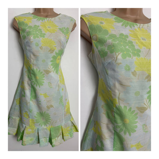 Vintage 1960s Size 10 White Pale Green & Yellow Floral Print Summer Mini Mod Shift Dress