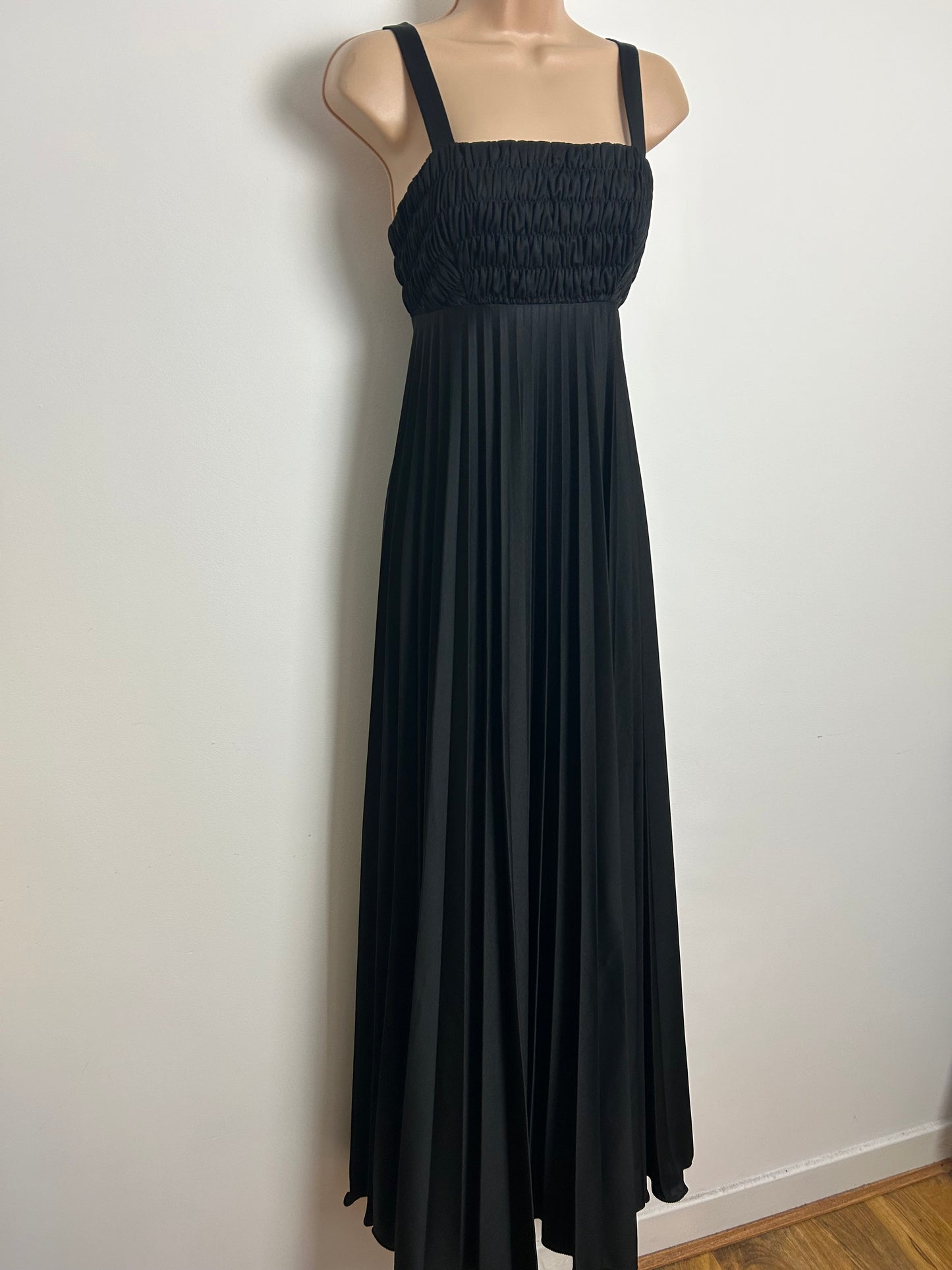 Vintage 1970s Size 6 Black Shirred Bodice Pleated Empire Line Maxi Dress