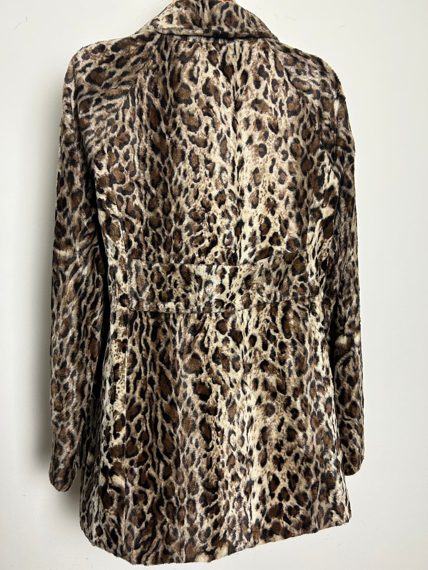 Gorgeous Size 12-14 Leopard Print Velvet Jacket By Bailey 44