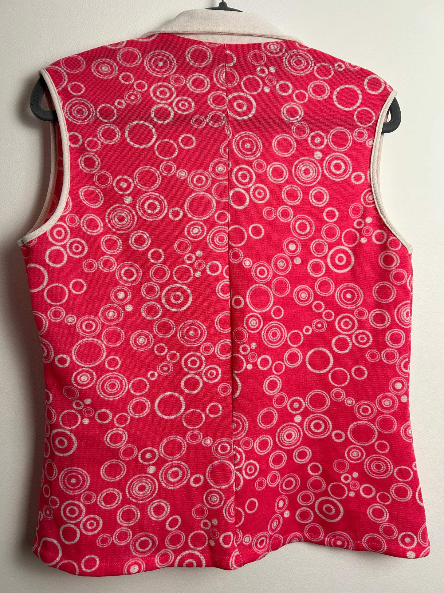 Vintage 1970s Size 10-12 Hot Pink & White Circle Print Wide White Collar Sleeveless Top