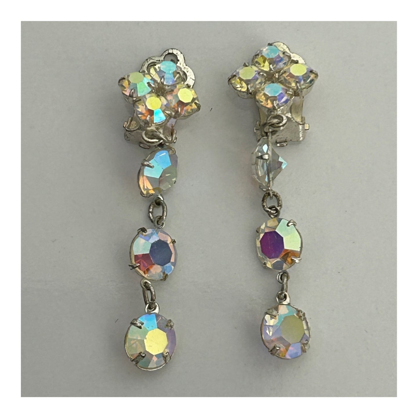 Vintage 1950s Beautiful Aurora Borealis Glass Stone Set Dangle Clip On Earrings