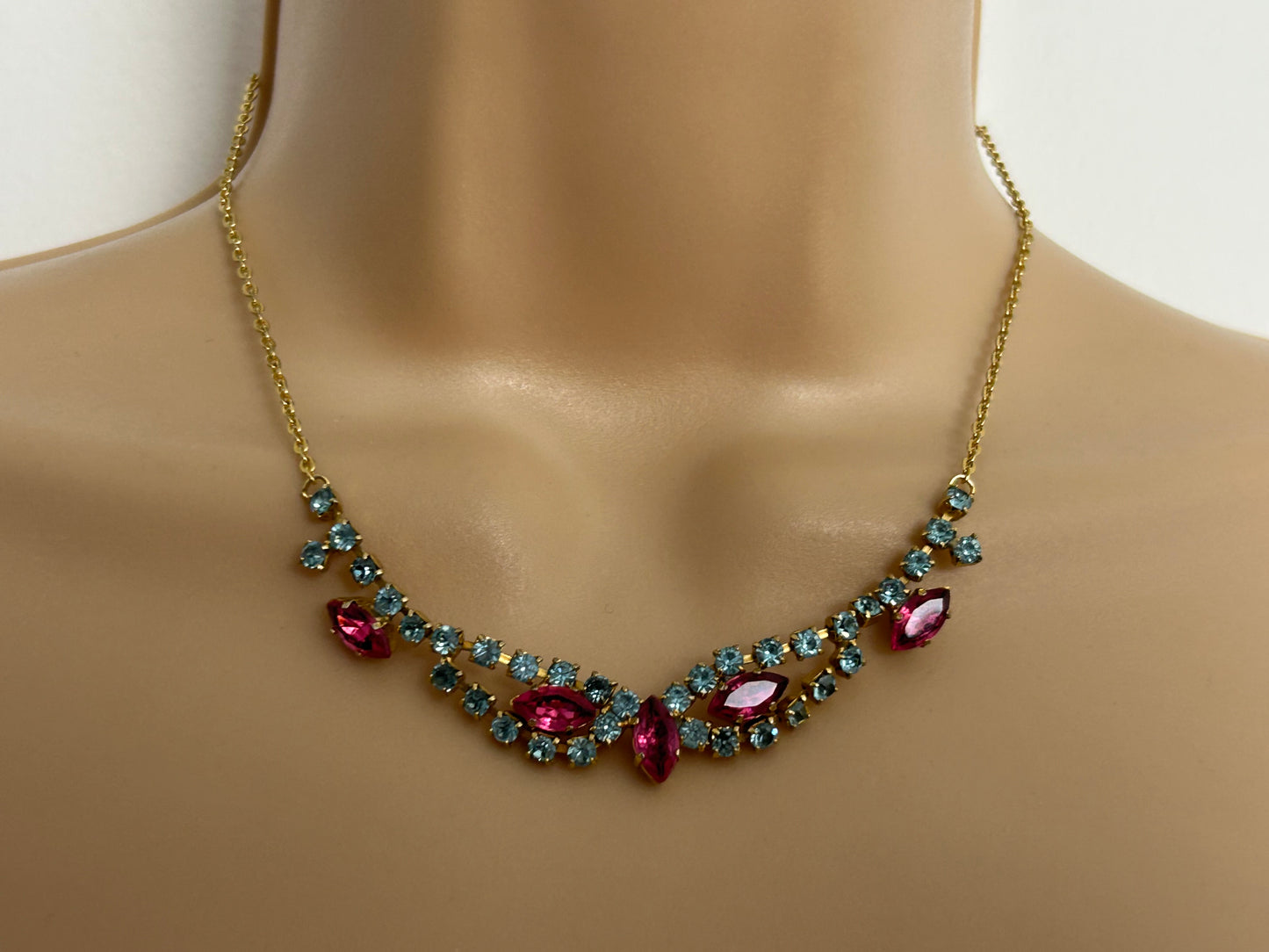 Vintage 1960s Beautiful Gold Tone Blue Diamante & Pink Glass Stone Set Necklace