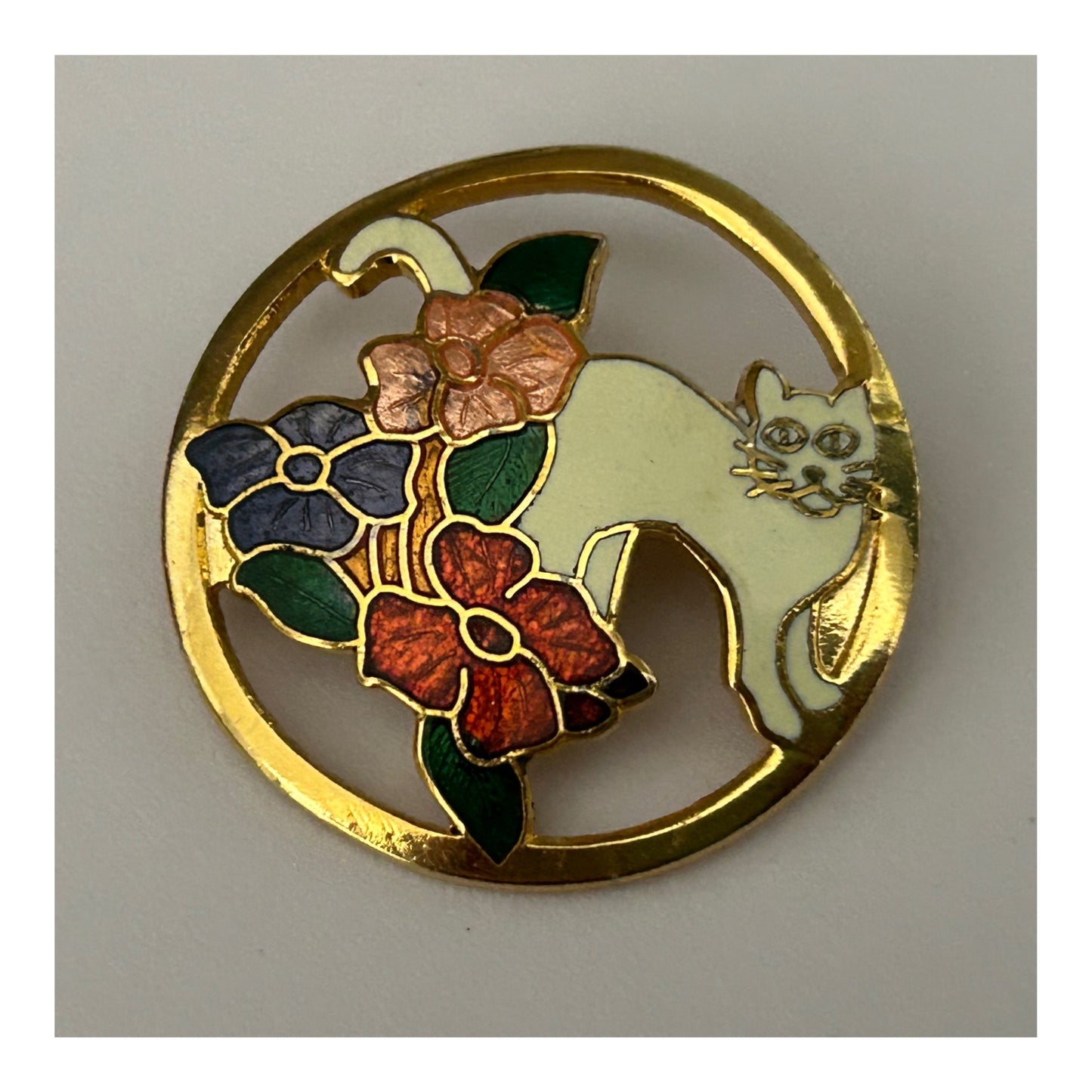 Vintage SEA GEMS Gold Tone & Cloisonne Enamel White Cat & Flowers Circular Brooch