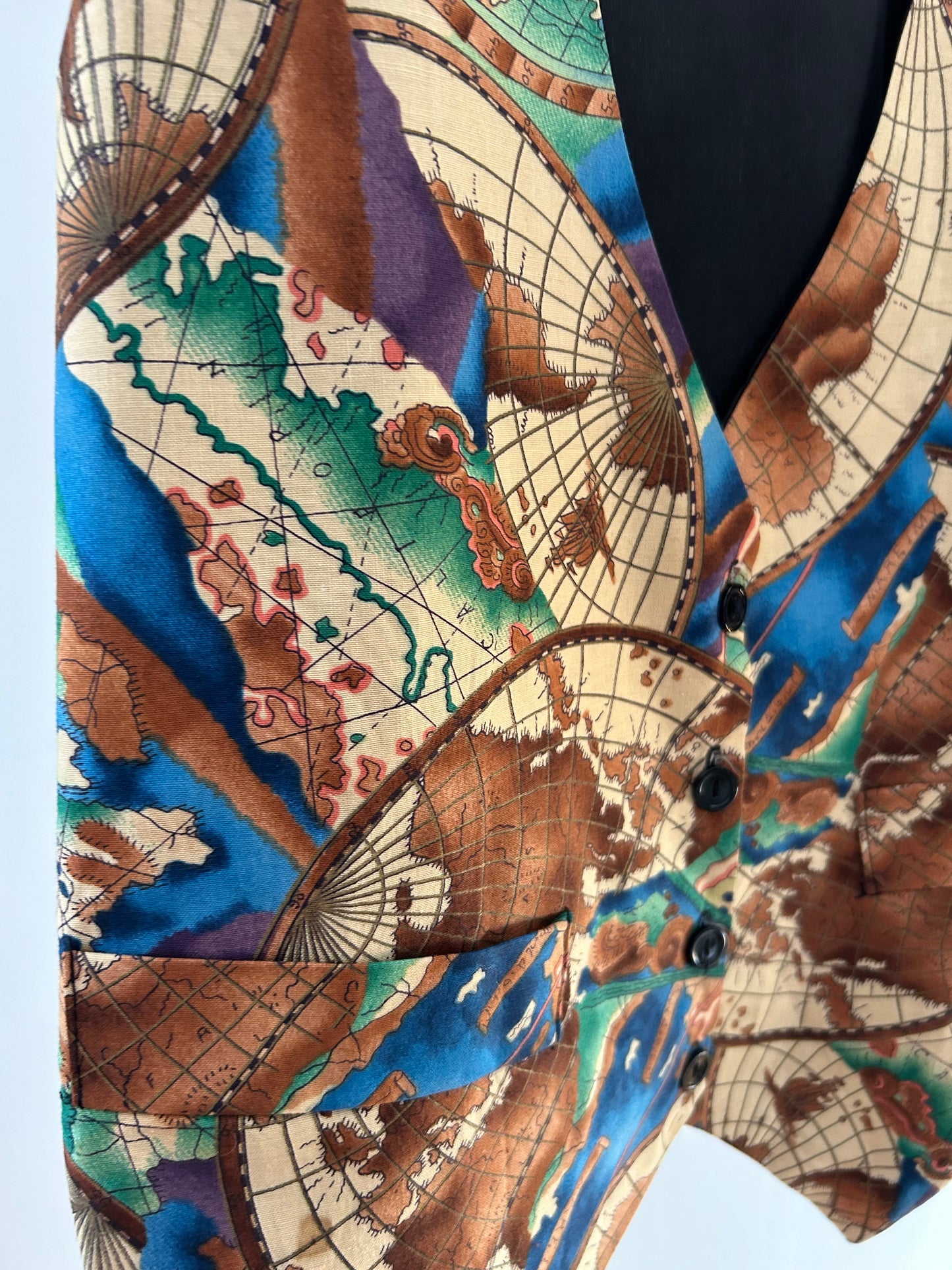 Vintage 1990s ROBYN-LYN UK Size 10 (USA Small) Fab Novelty Print Maps Print Vest Waistcoat