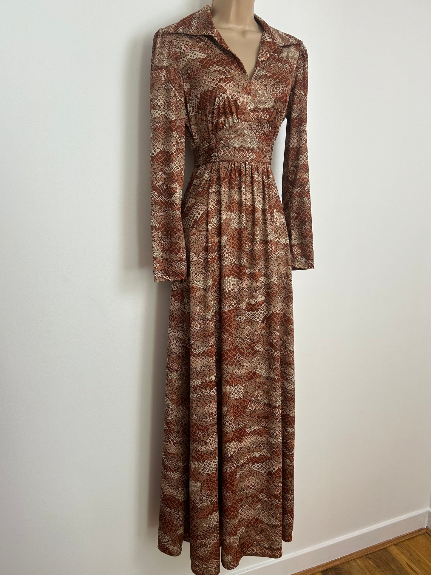 Vintage 1970s Size 10 Brown Tones Animal/Snake Skin Print Long Sleeve Tie Back Maxi Dress