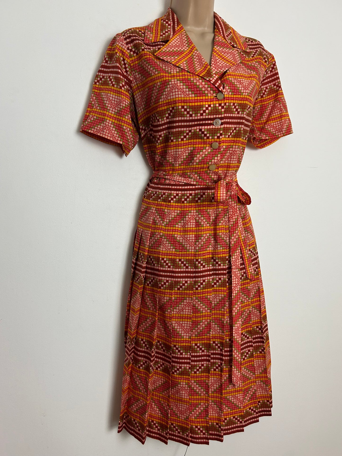 Vintage 1970s Size 14 Red Green & Yellow Abstract Geo Print Belted Pleated Mod Day Dress