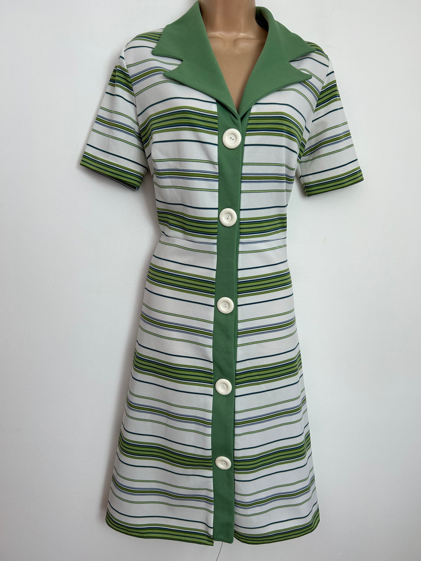 Vintage 1970s UK Size 12 White & Green Stripe Wide Collared Mod Shift Dress